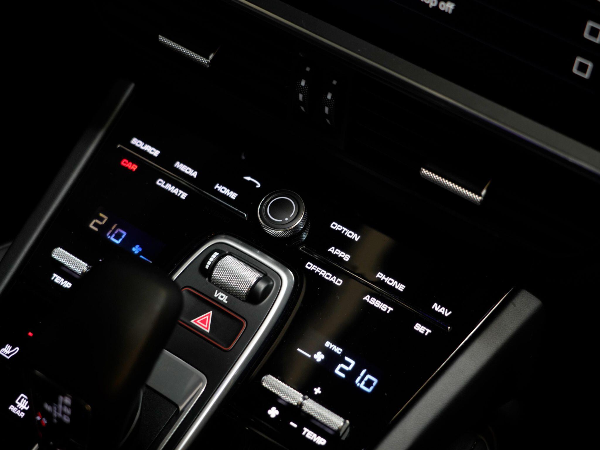 Porsche Cayenne view 25