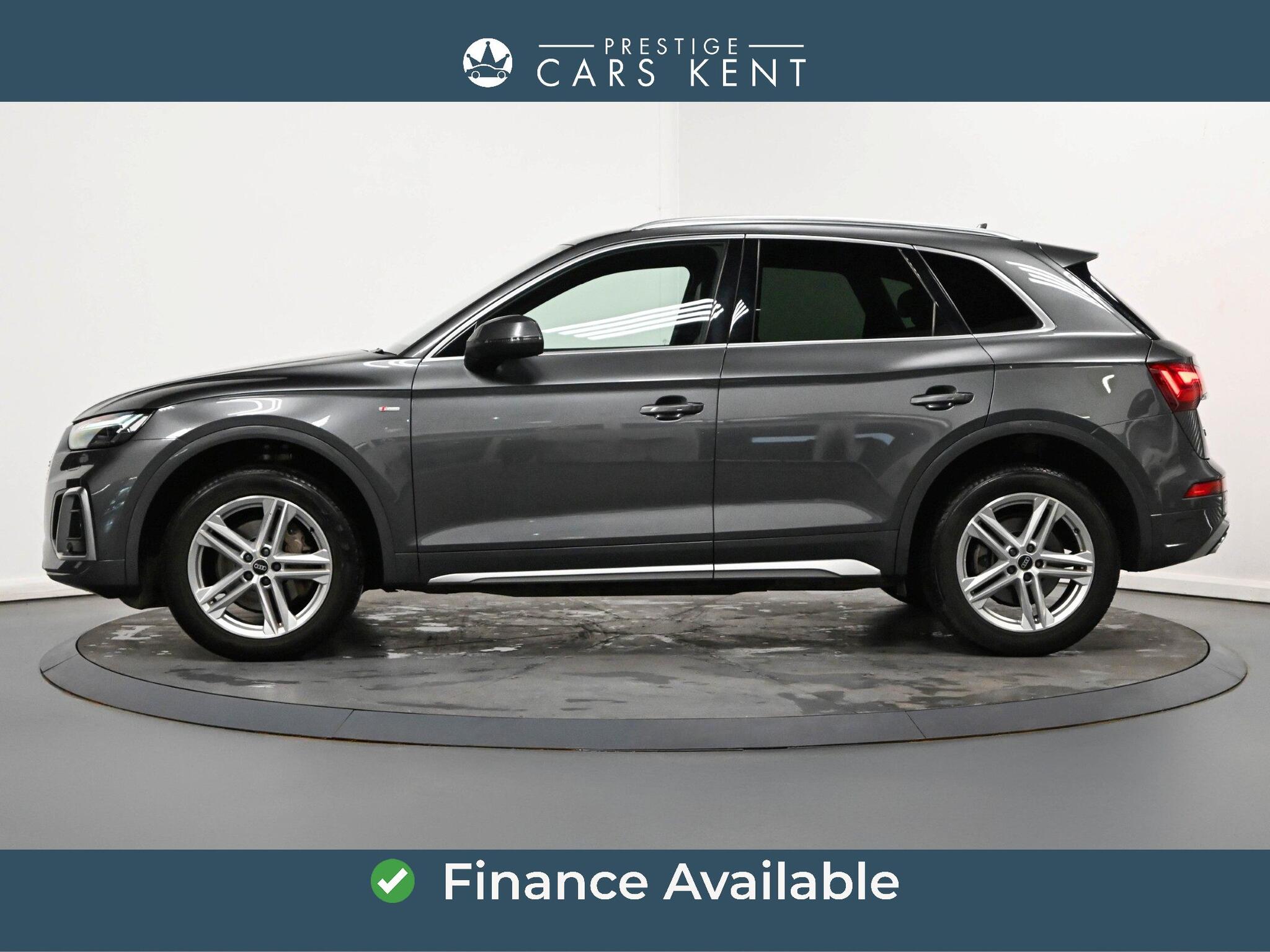 Audi Q5 view 4