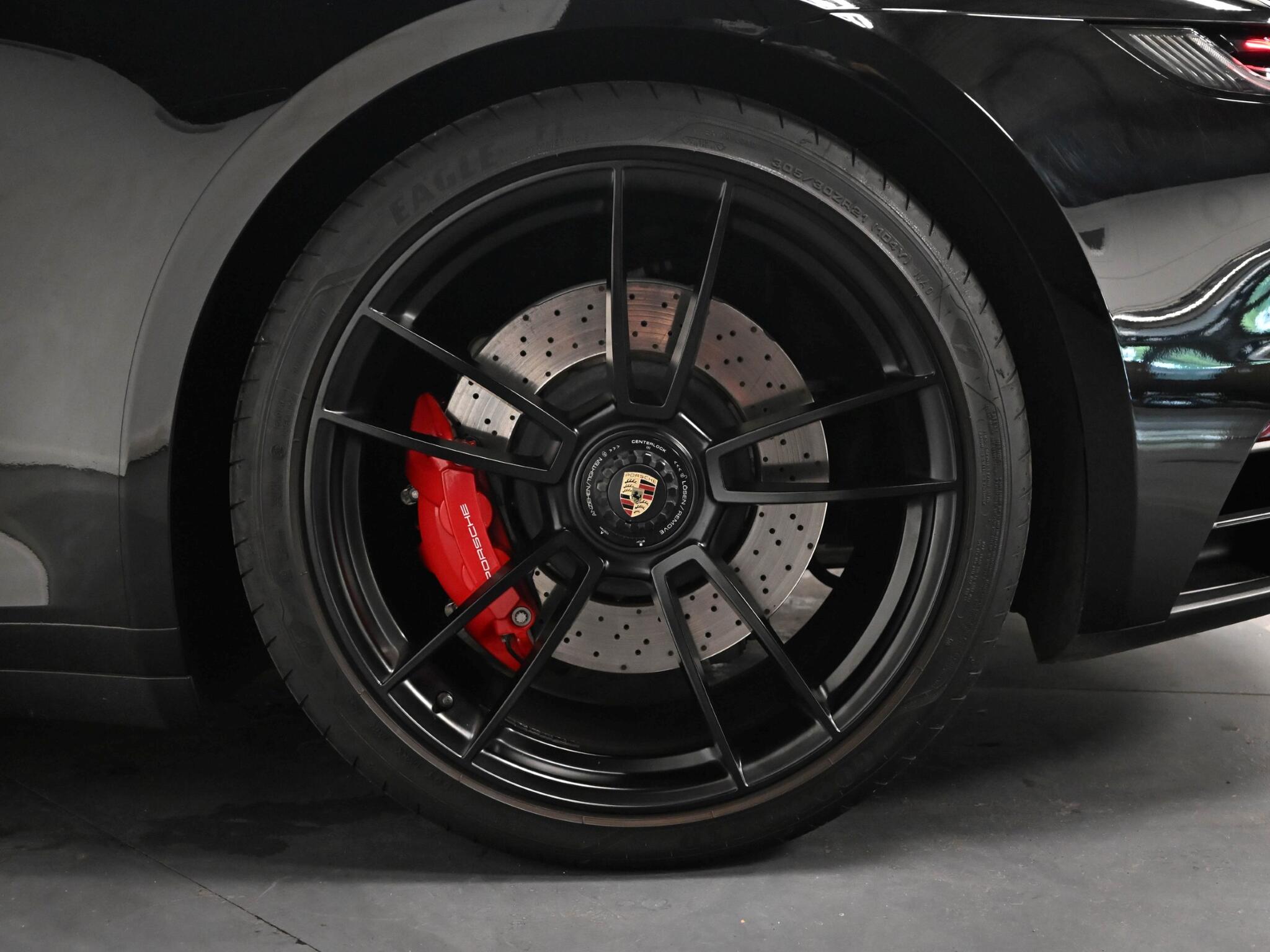 Porsche 911 view 73