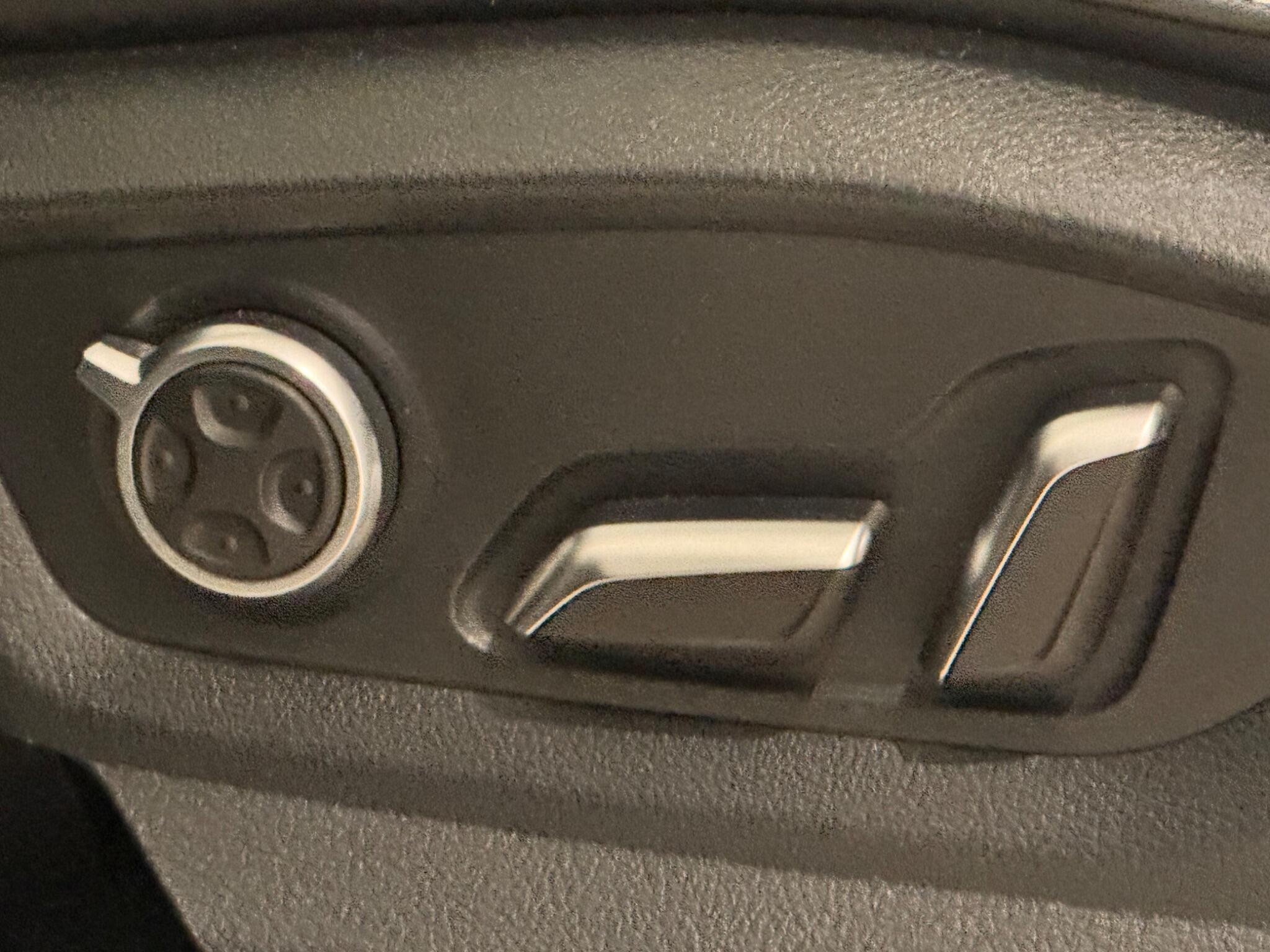 Audi Q7 view 24