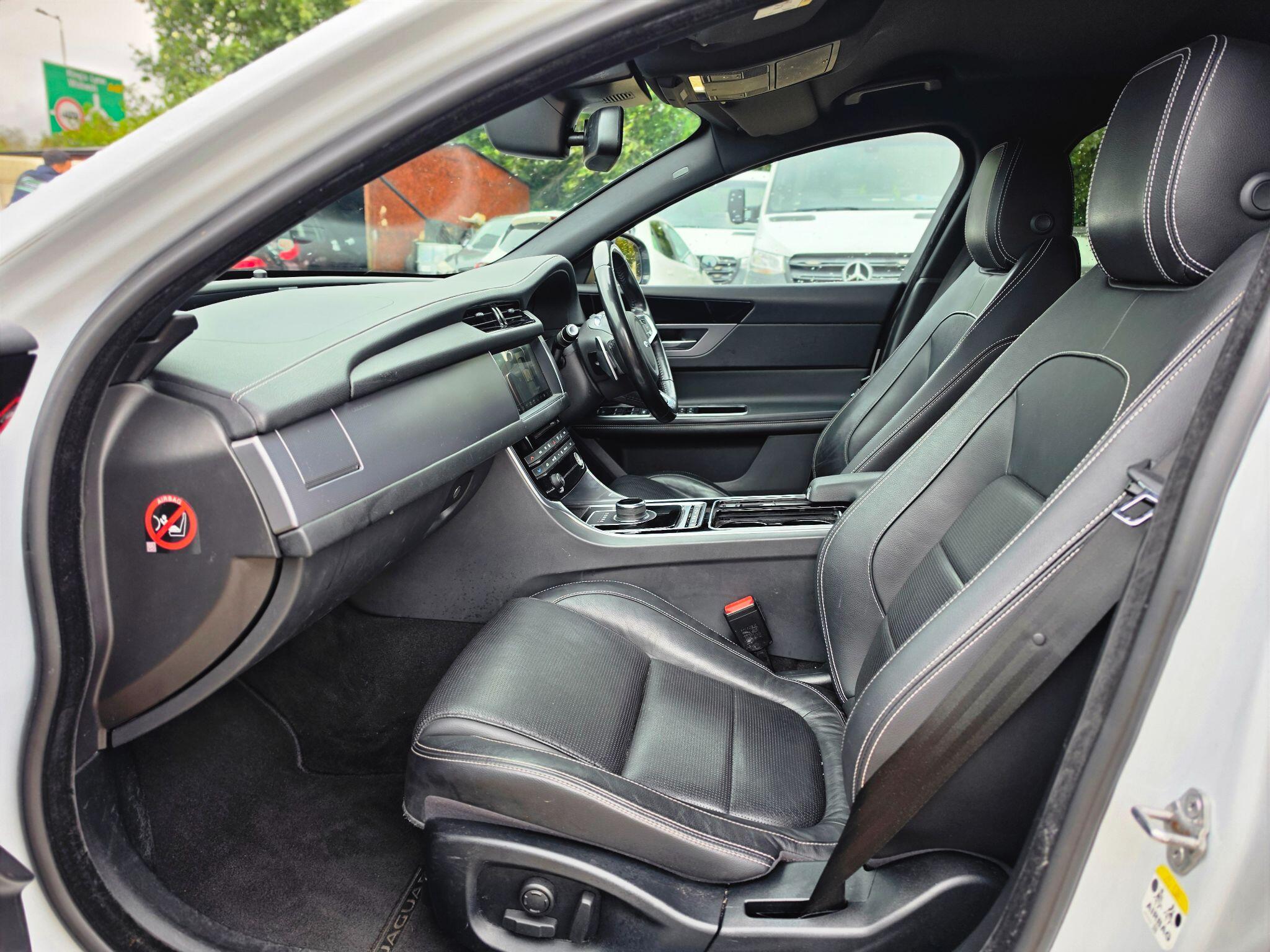 Jaguar XF view 8