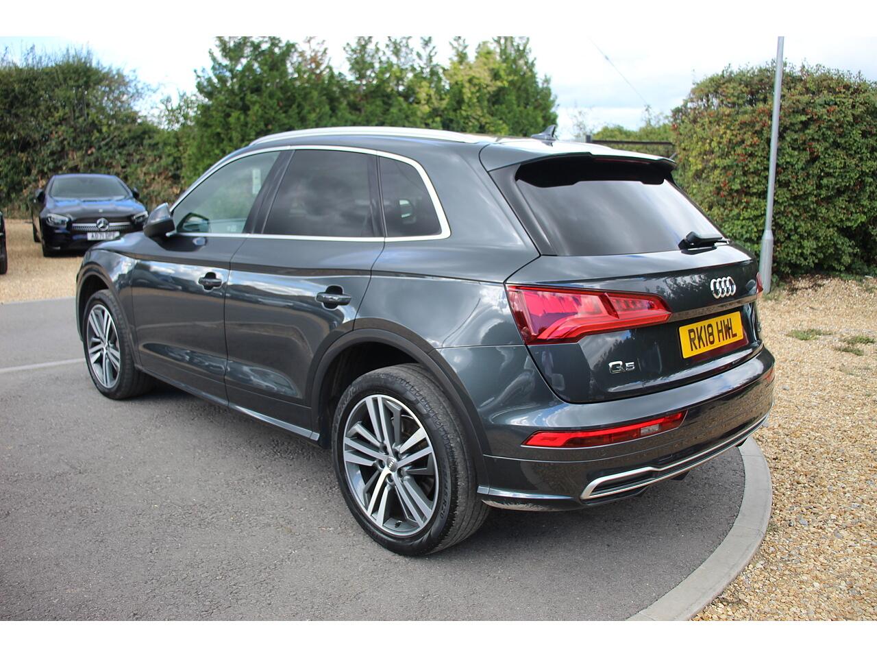 Audi Q5 view 9