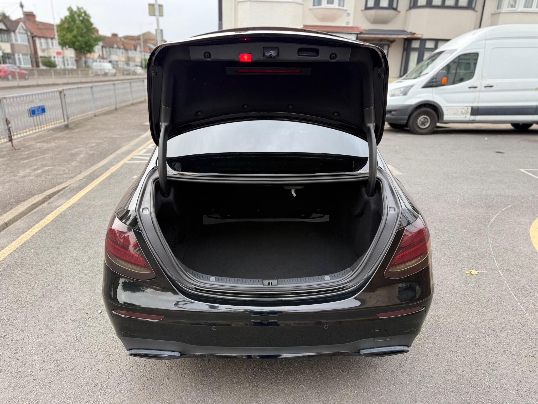 Mercedes-Benz E-Class view 28