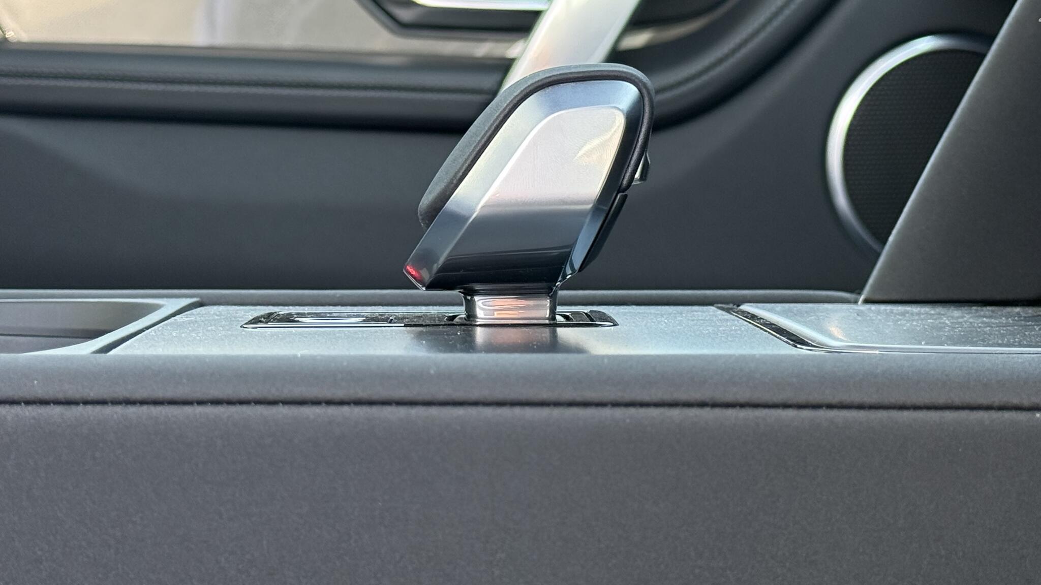 Land Rover Discovery Sport view 35