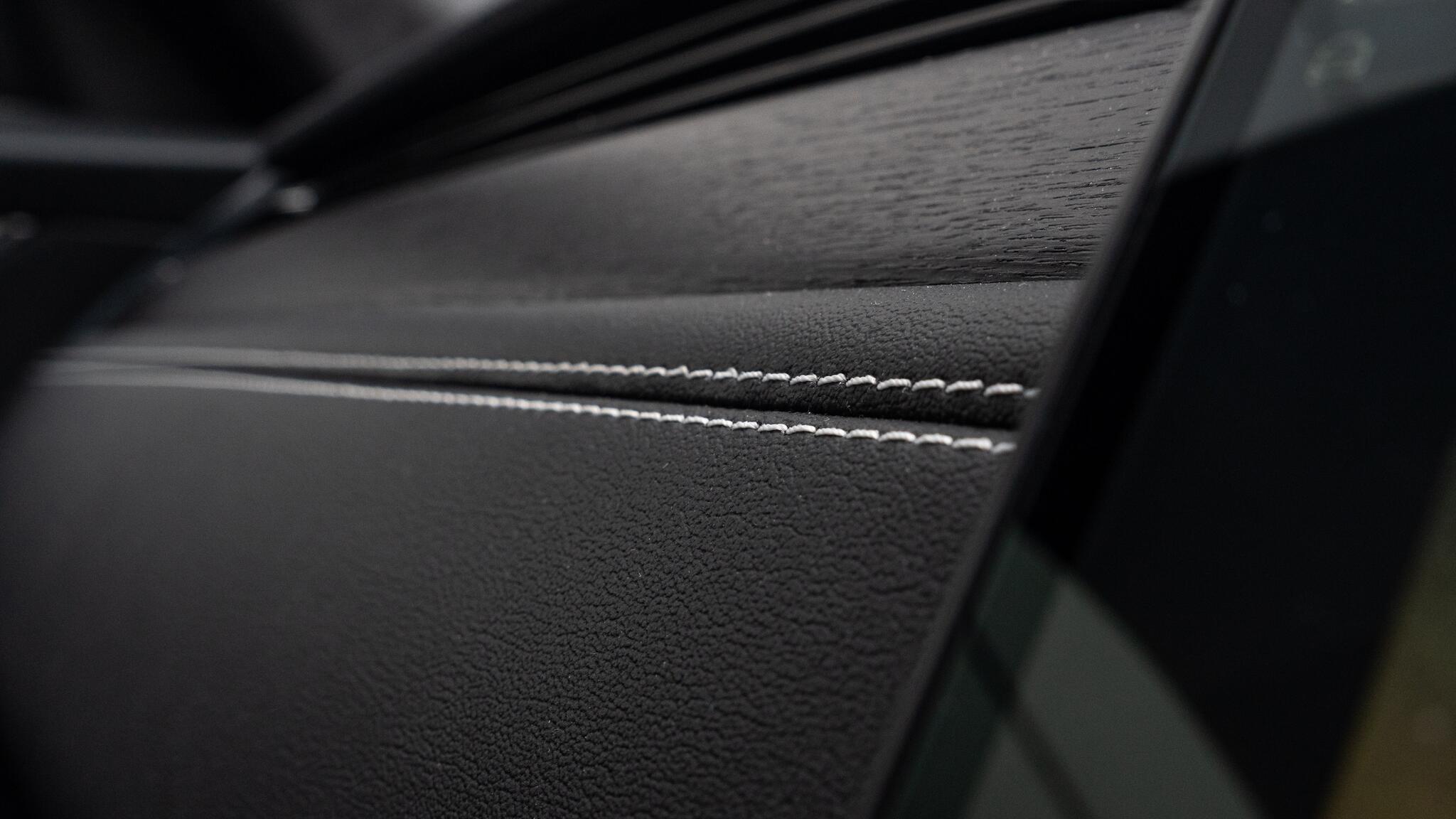 Jaguar F-Pace view 80