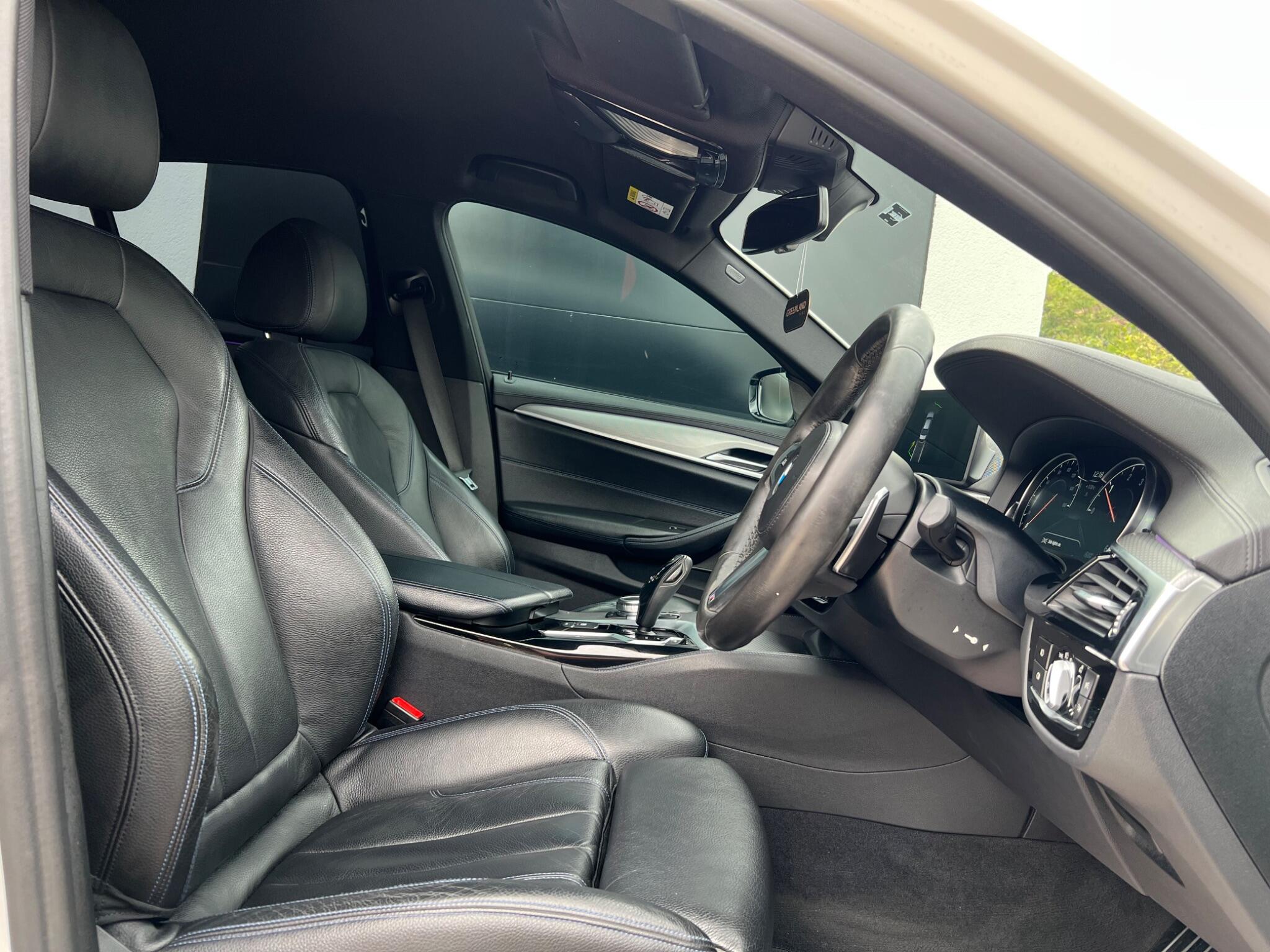 BMW 5 Series view 11