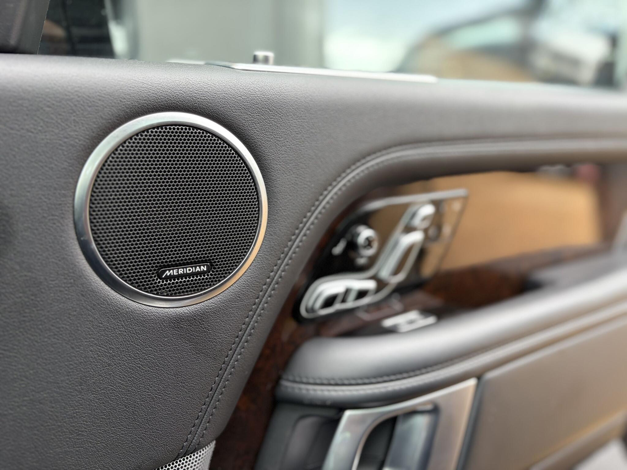 Land Rover Range Rover view 15