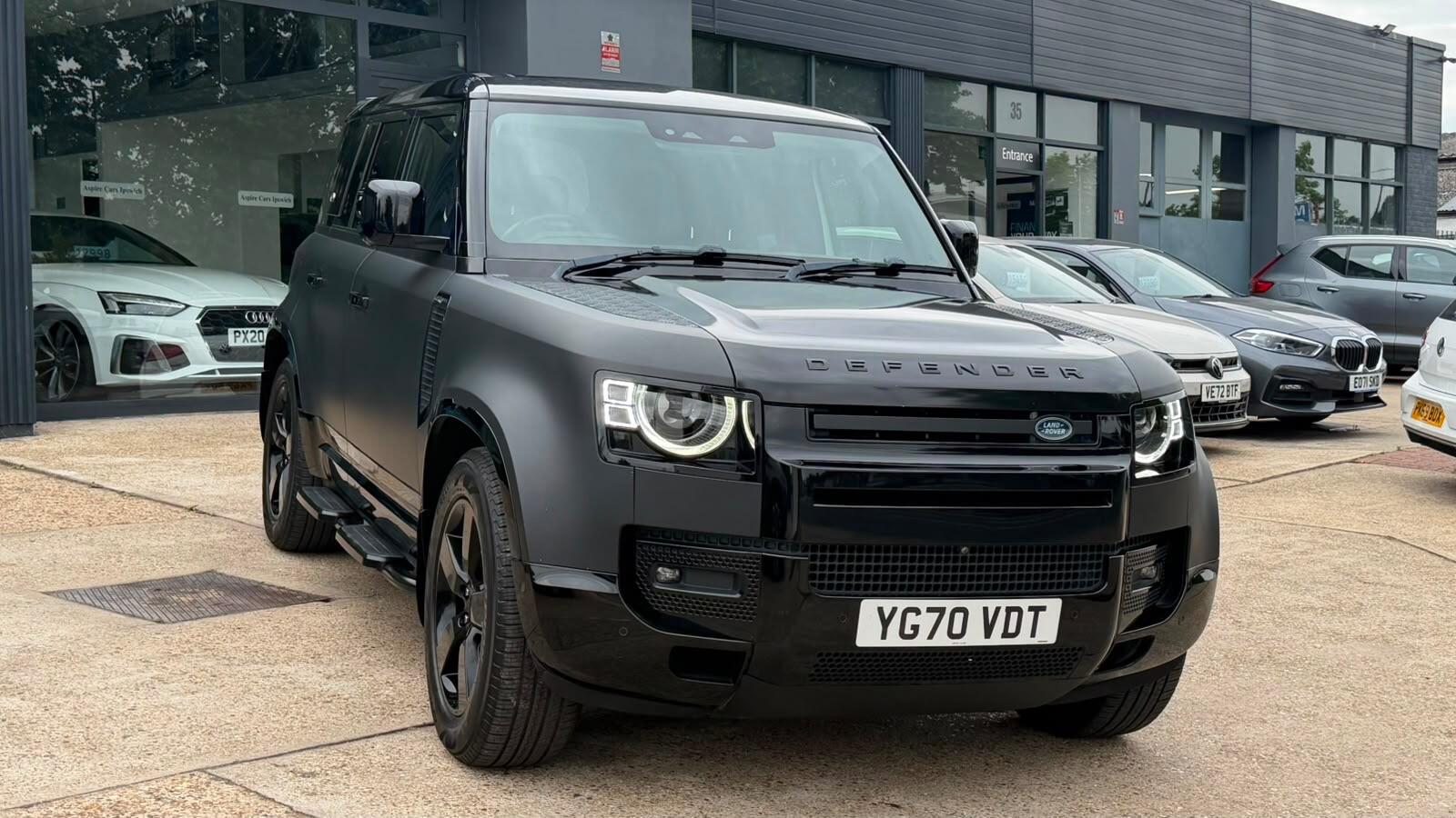 Land Rover Defender 110 view 10