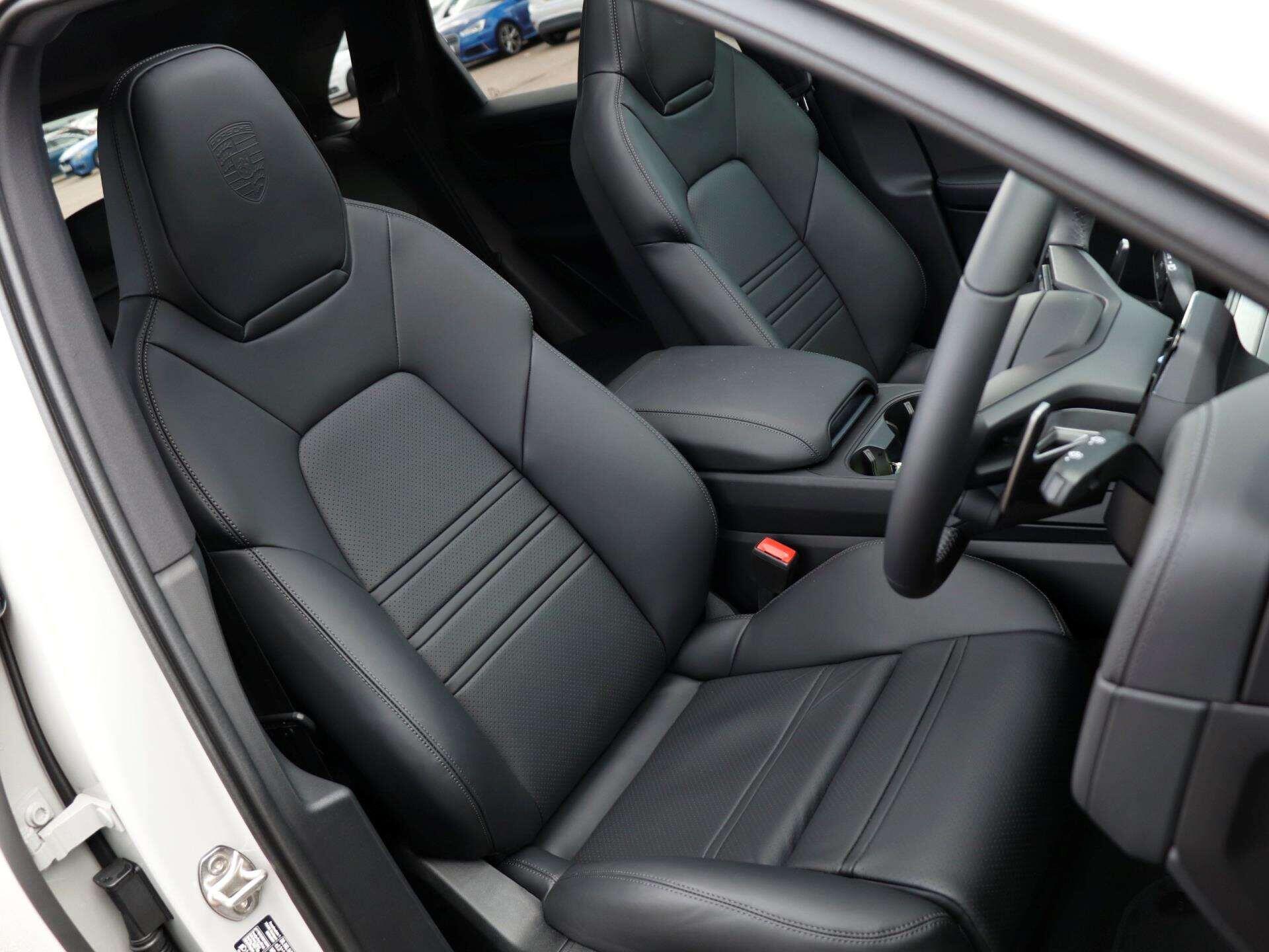 Porsche Cayenne view 25