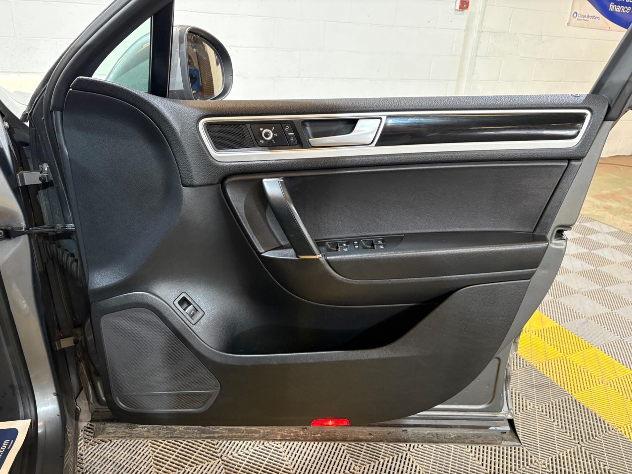 Volkswagen Touareg view 41