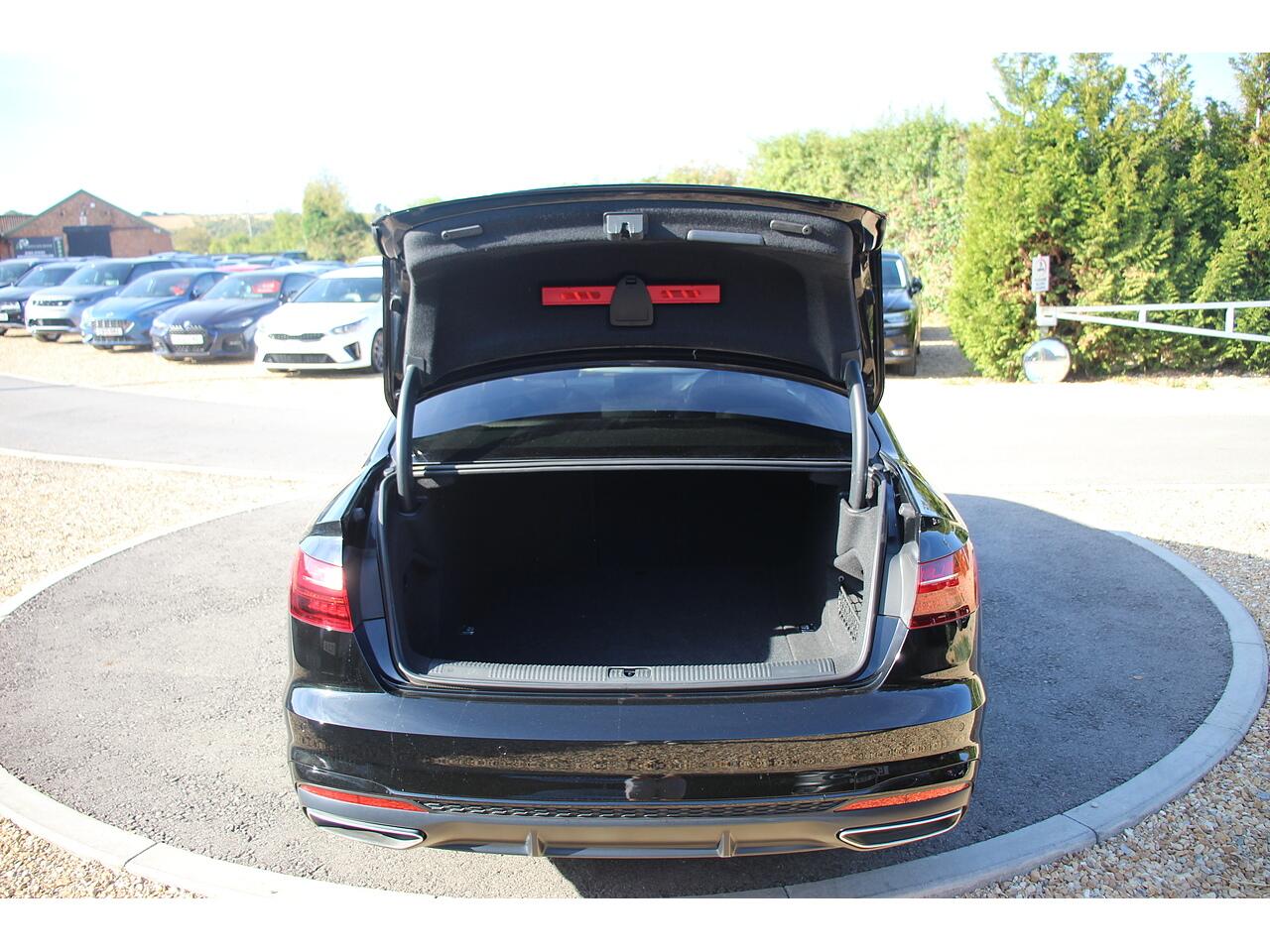 Audi A4 view 32