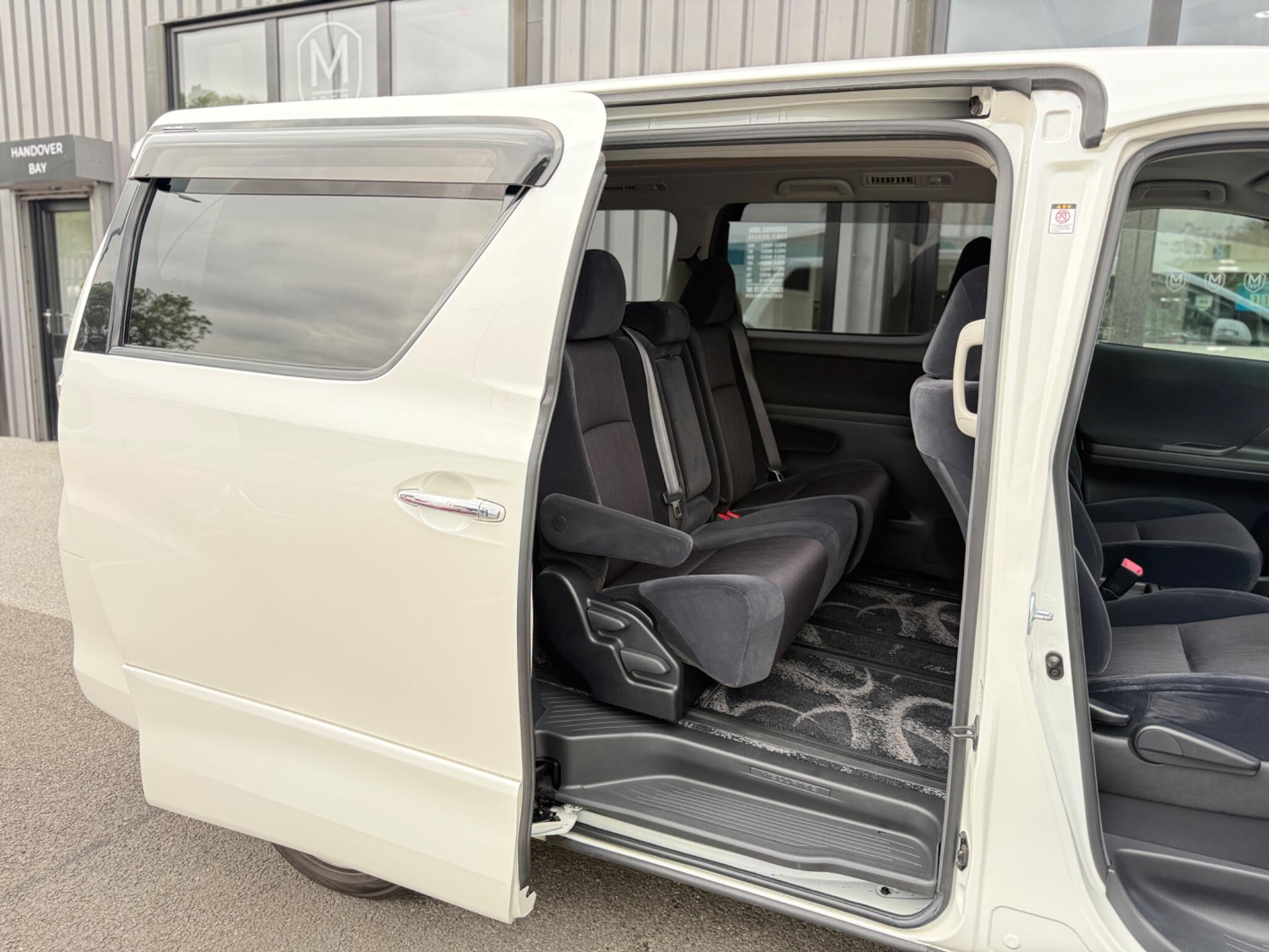 Toyota Vellfire view 5