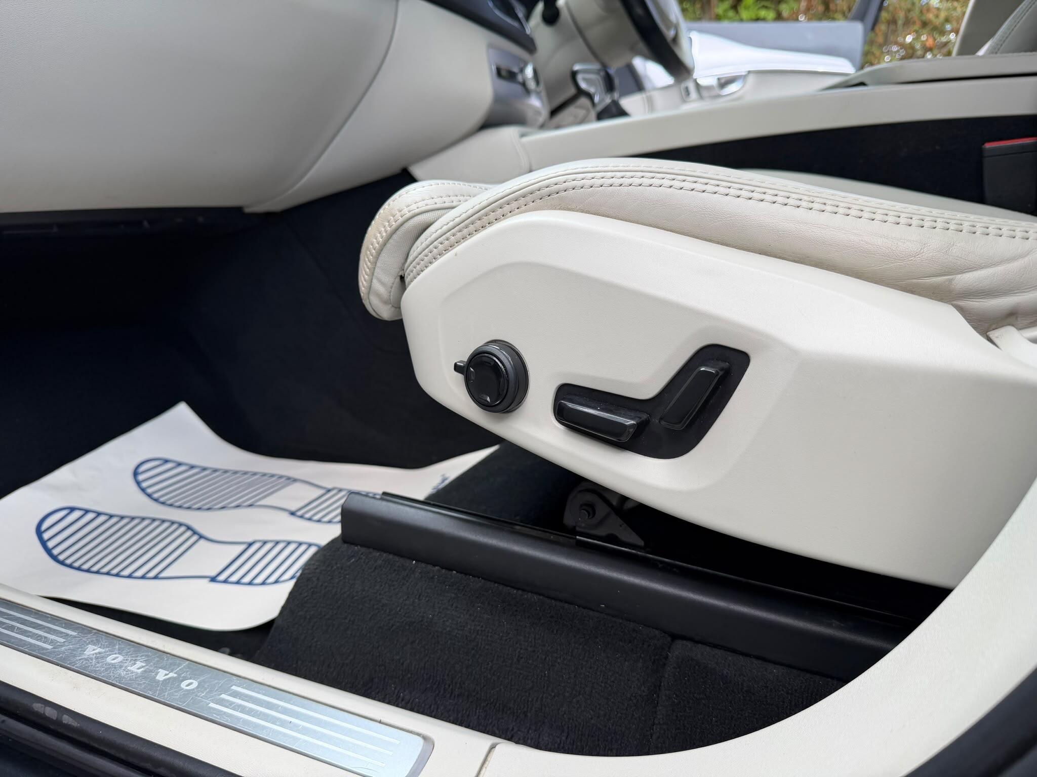 Volvo XC90 view 33