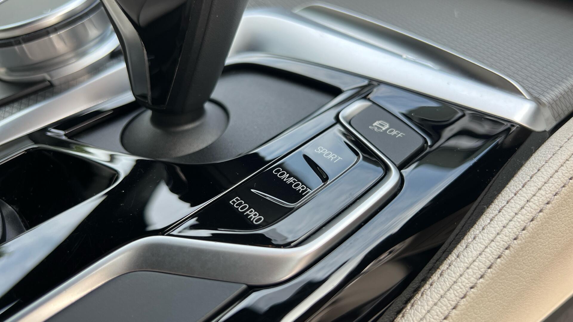 BMW 5 Series view 19