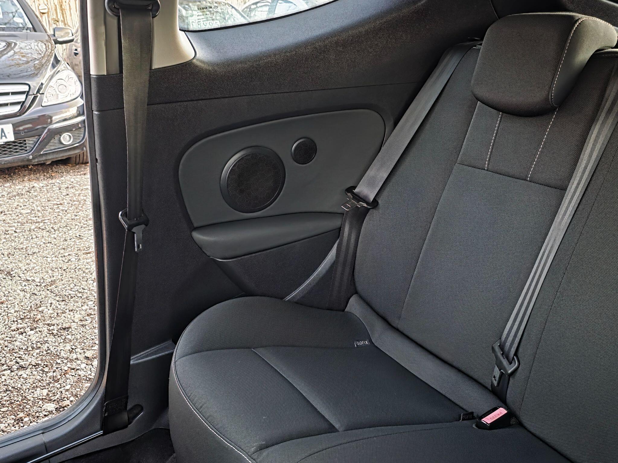 2010 Renault Megane image 19
