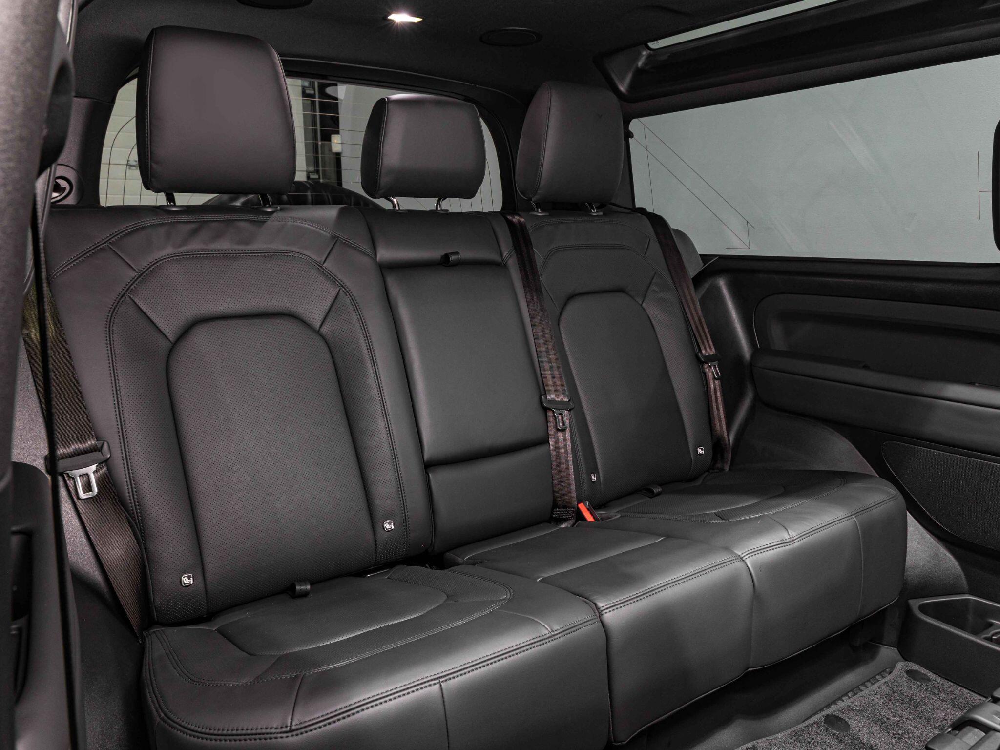 Land Rover Defender view 28