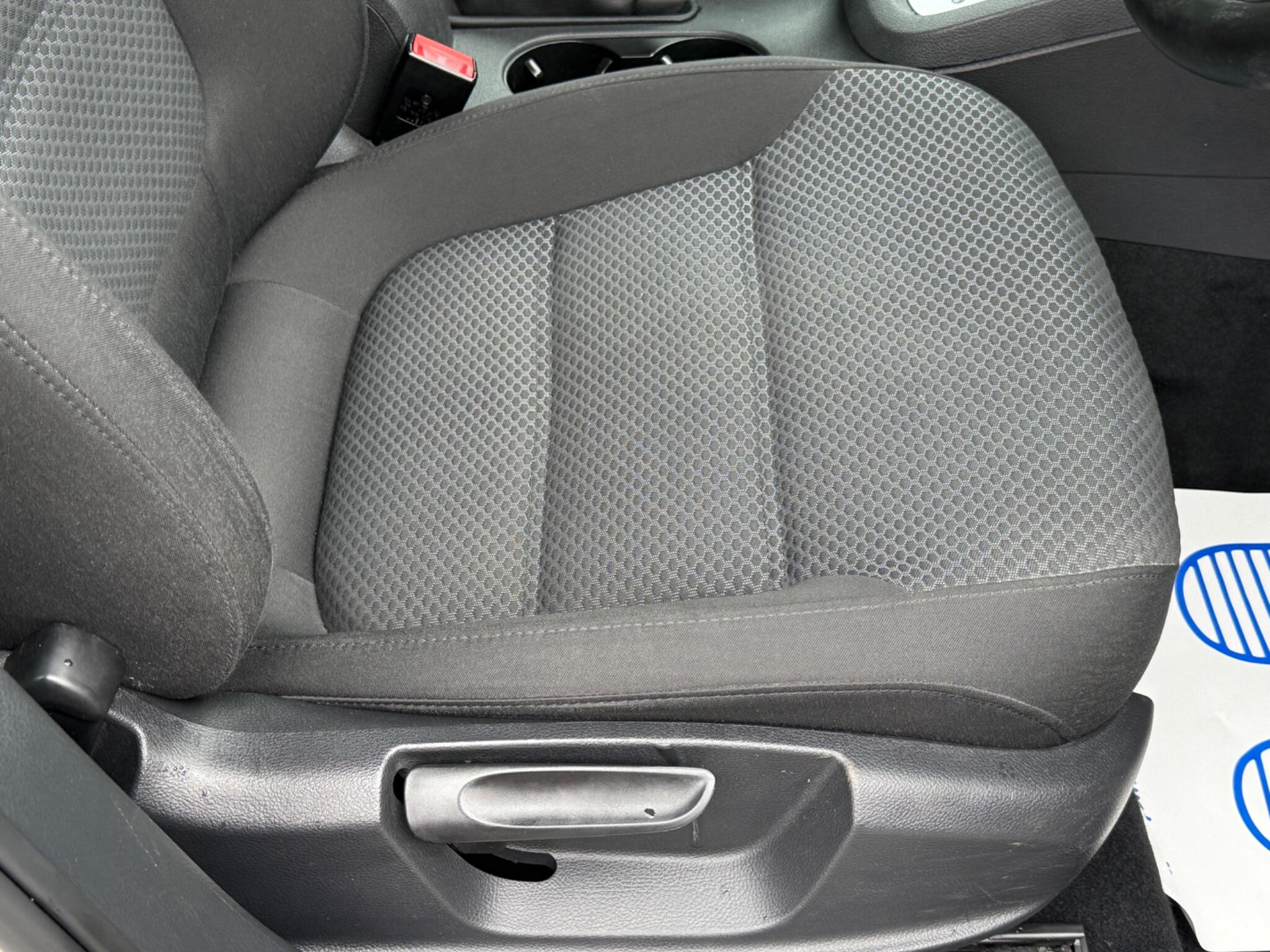 Volkswagen Jetta - Image 36