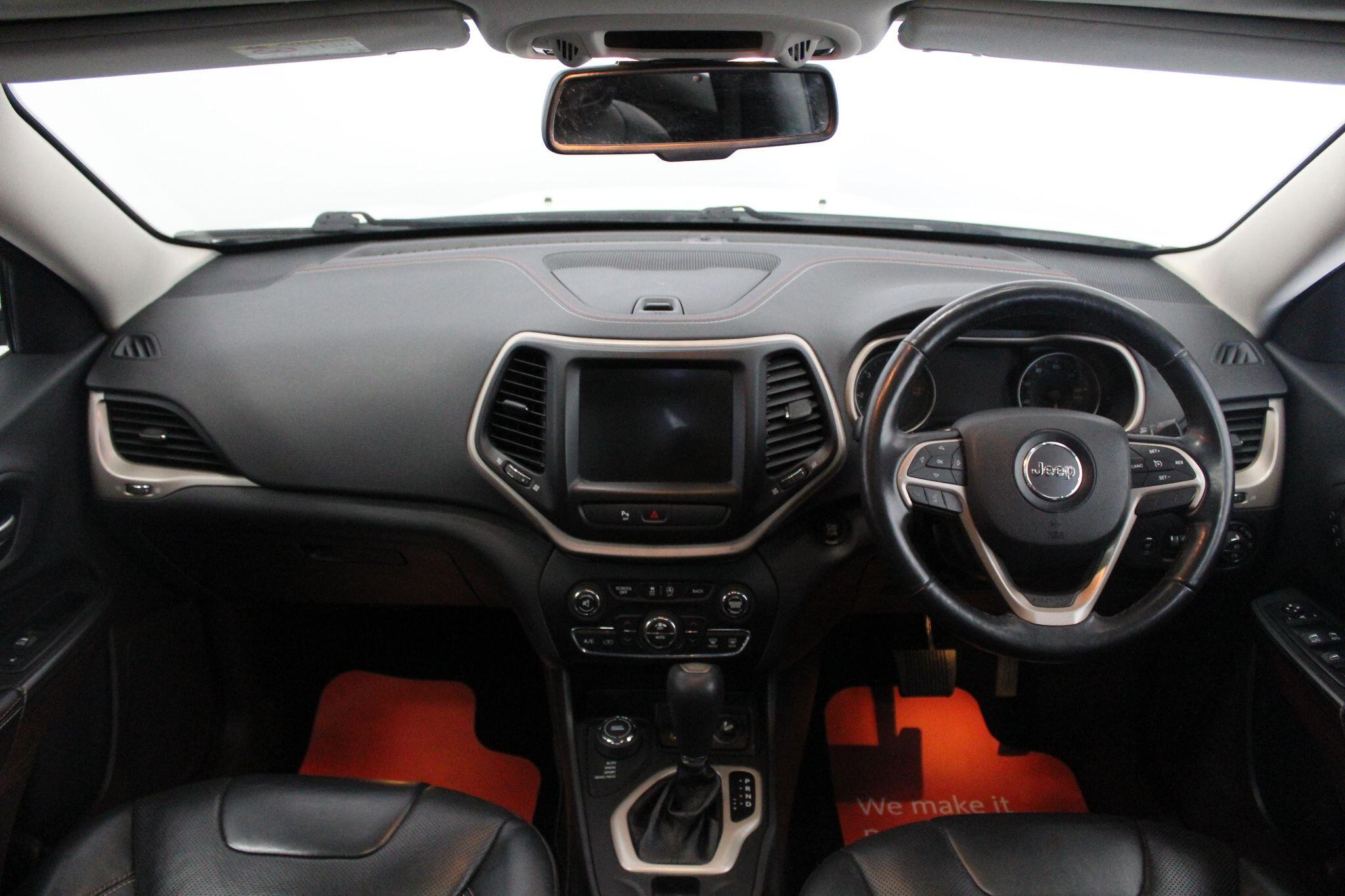Jeep Cherokee view 32