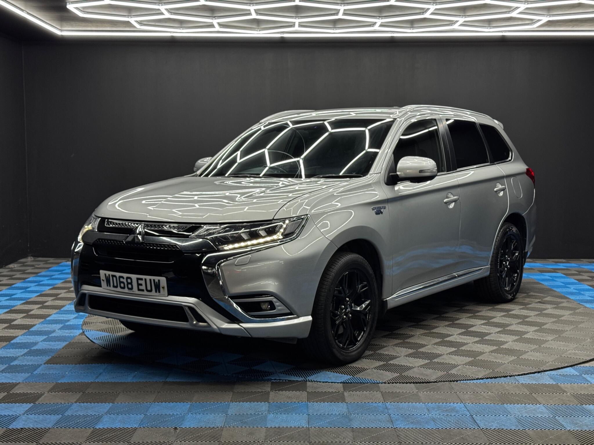Mitsubishi Outlander view 3