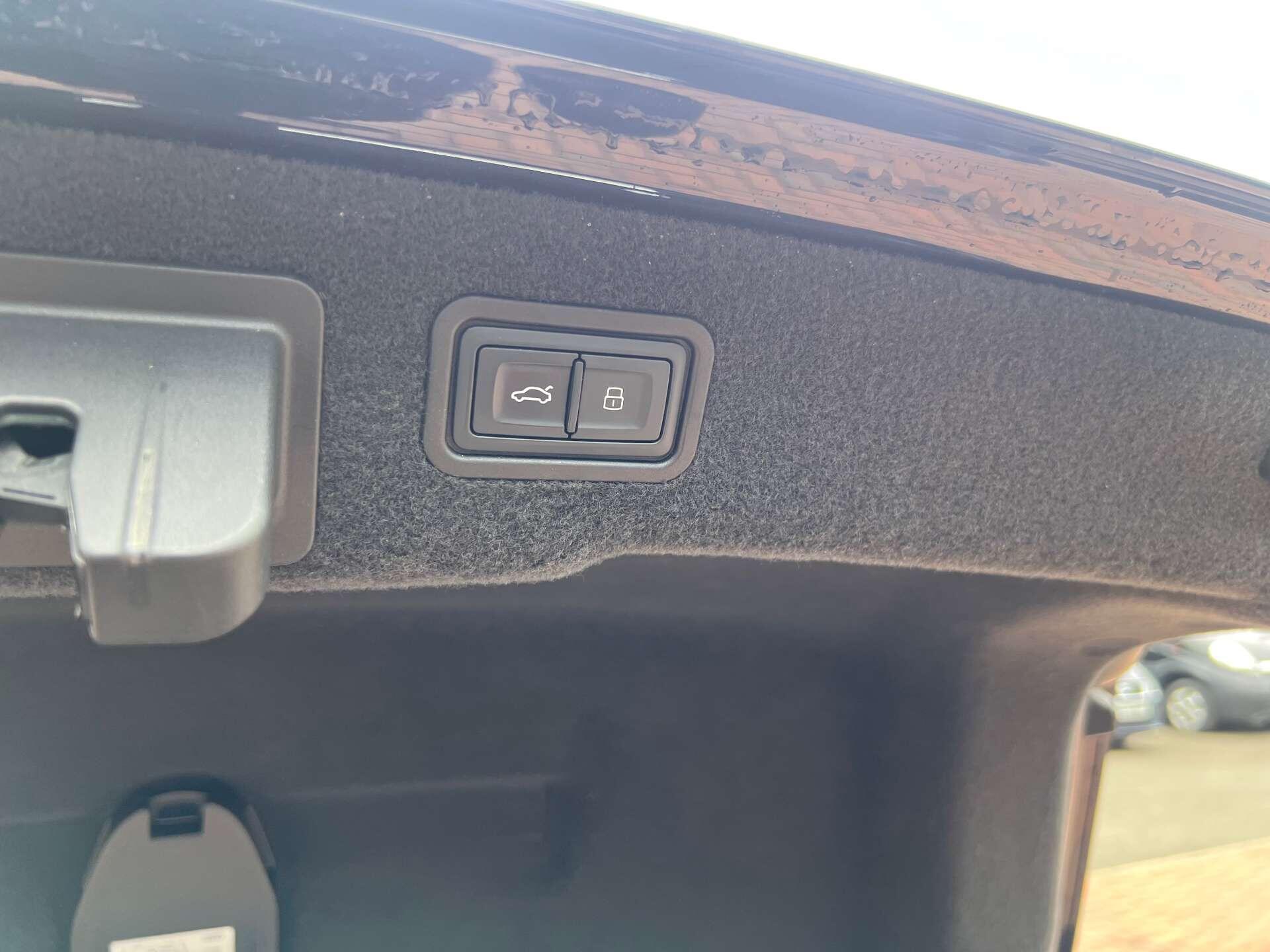 Audi A8 view 58