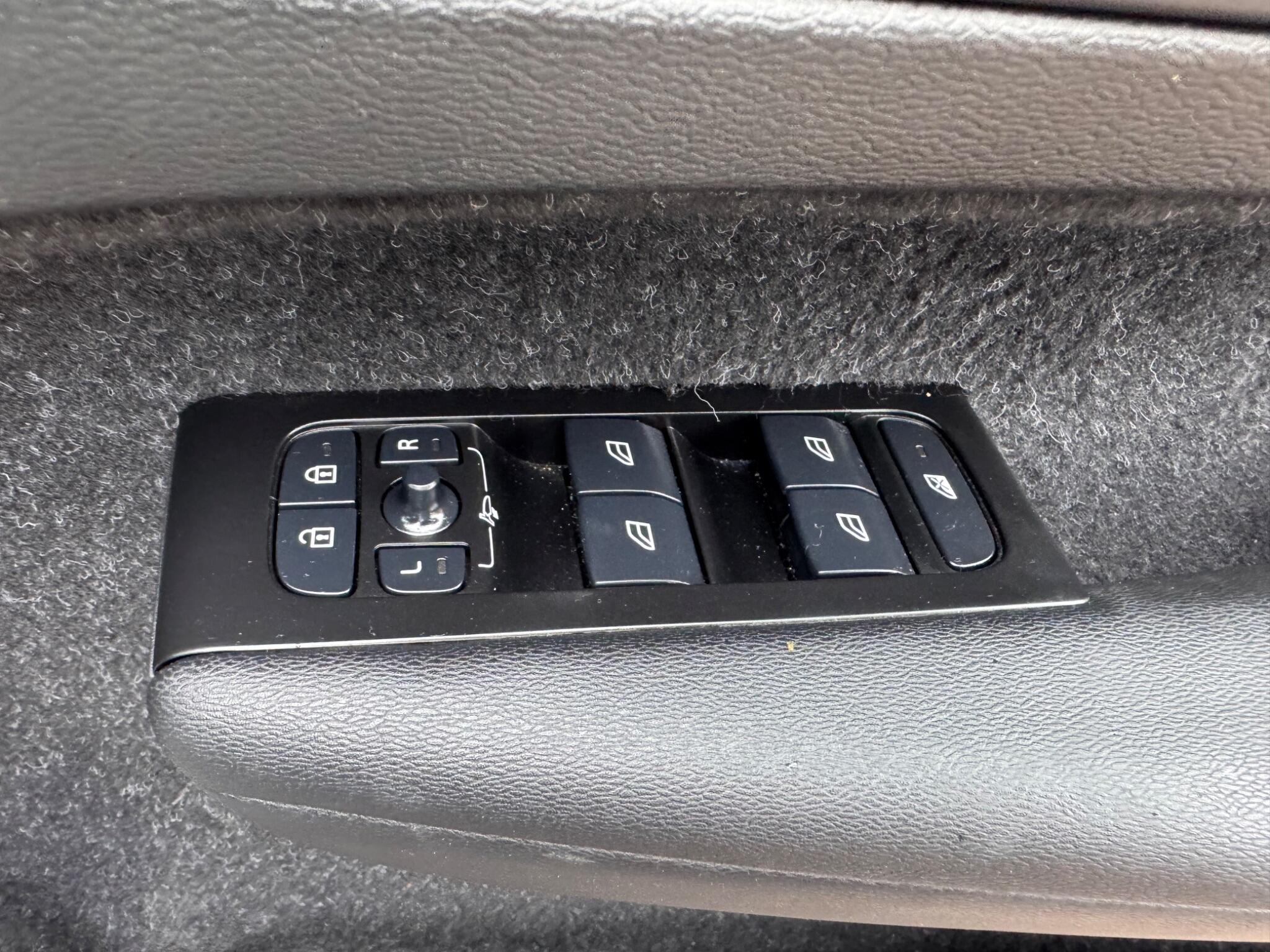 Volvo XC40 view 14