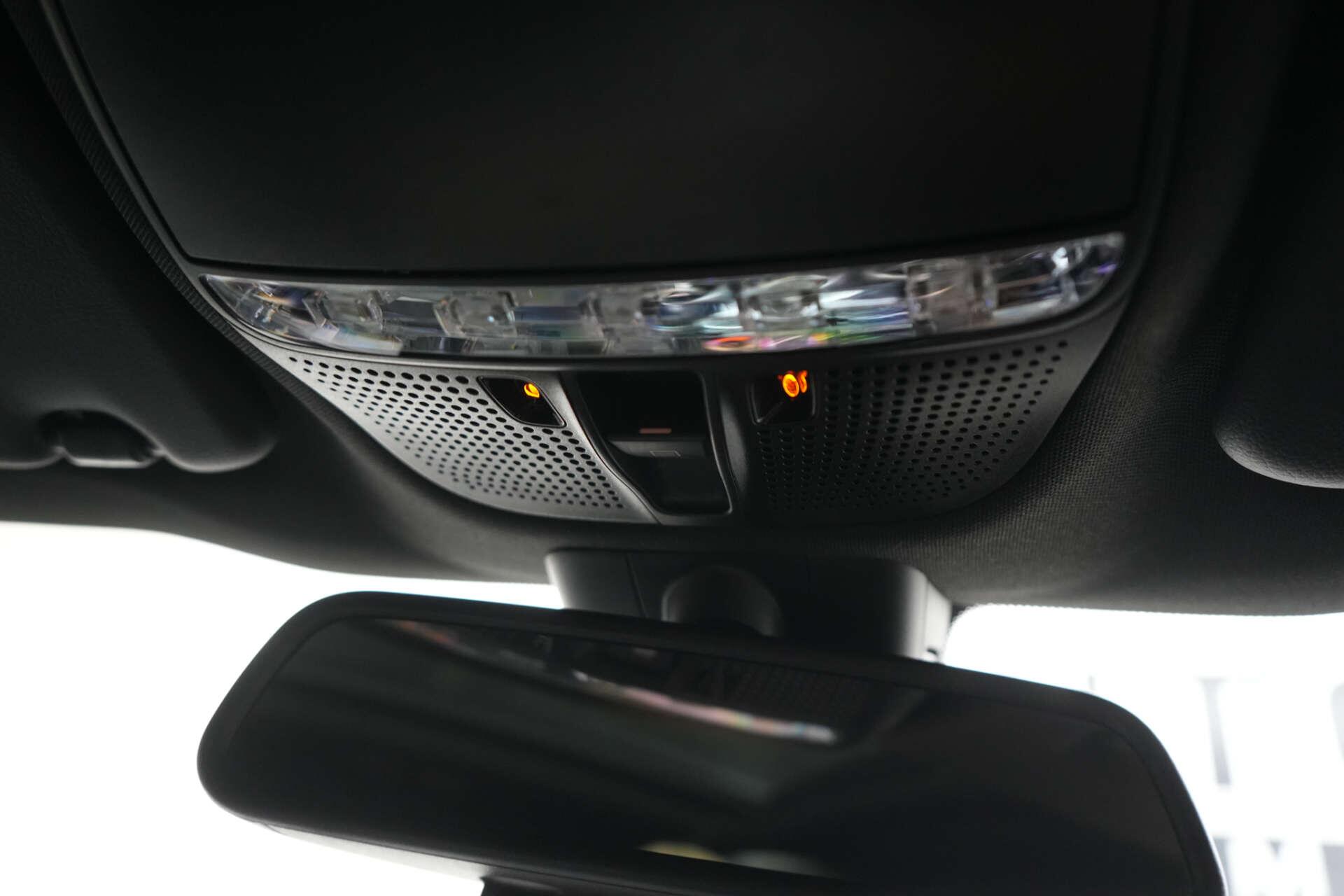 Mercedes-Benz C-Class view 40