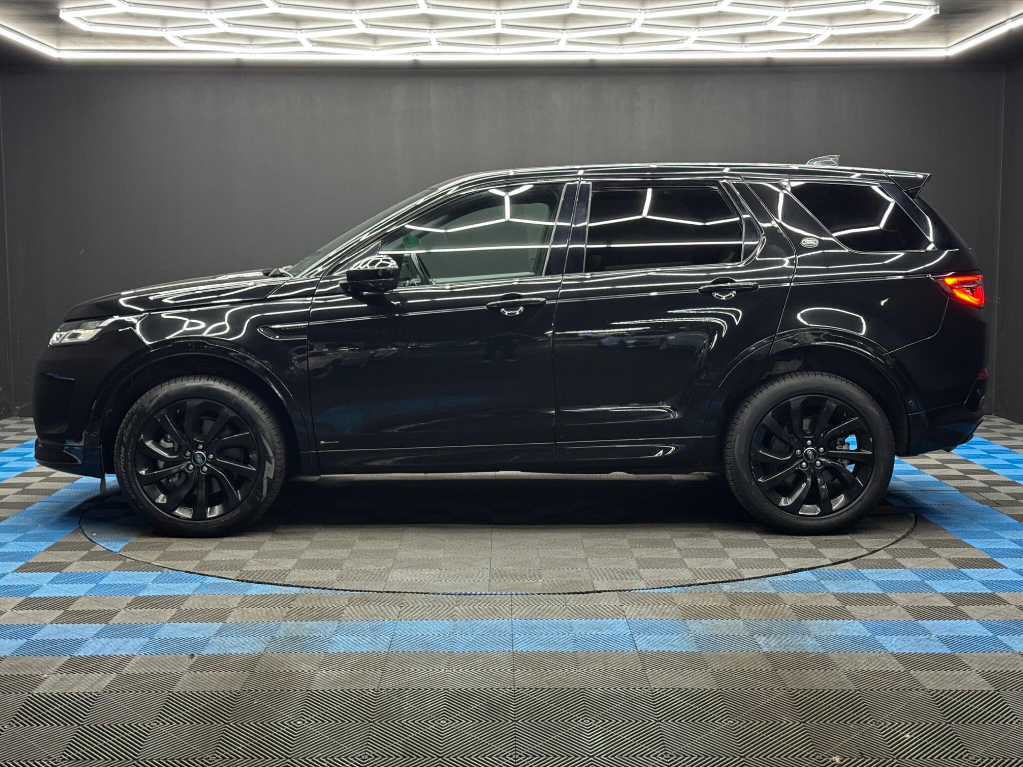 Land Rover Discovery Sport view 8