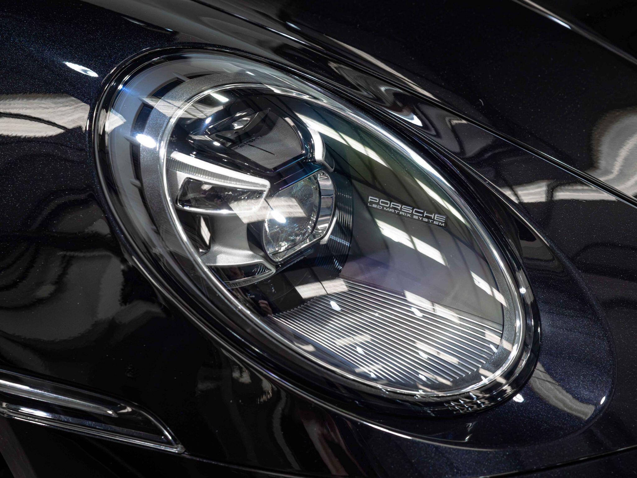 Porsche 911 view 14