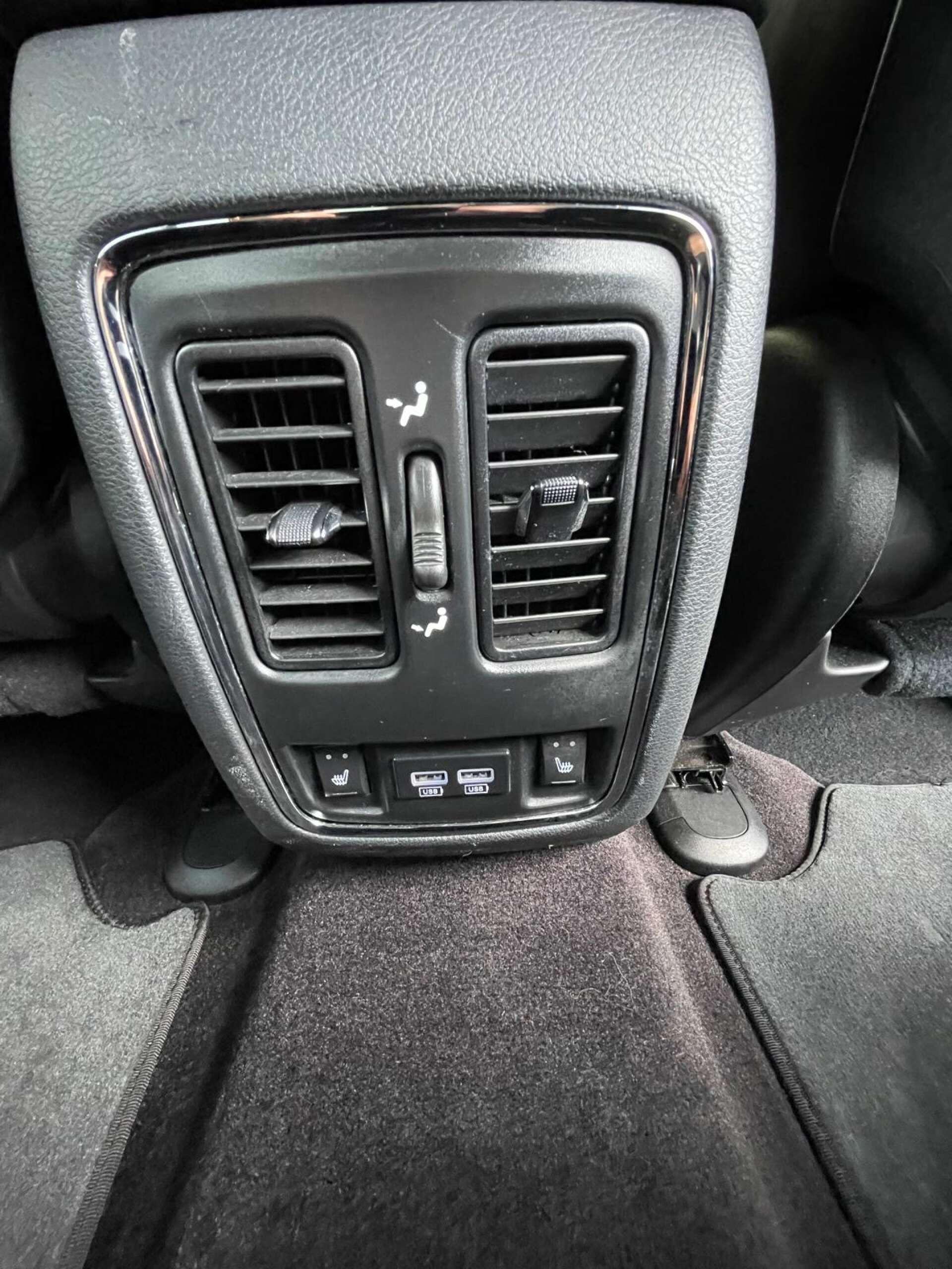 Jeep Grand Cherokee view 25