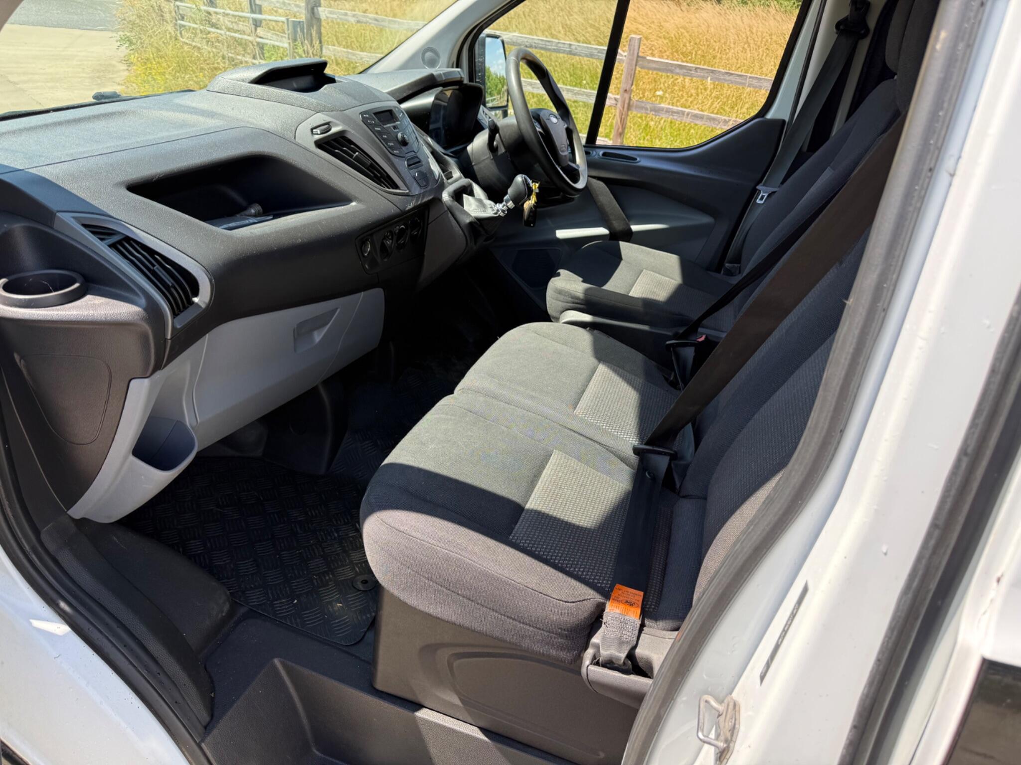 Ford Transit Custom 2.0 TDCi 290 L1 H1 5dr — photo 34 of 84