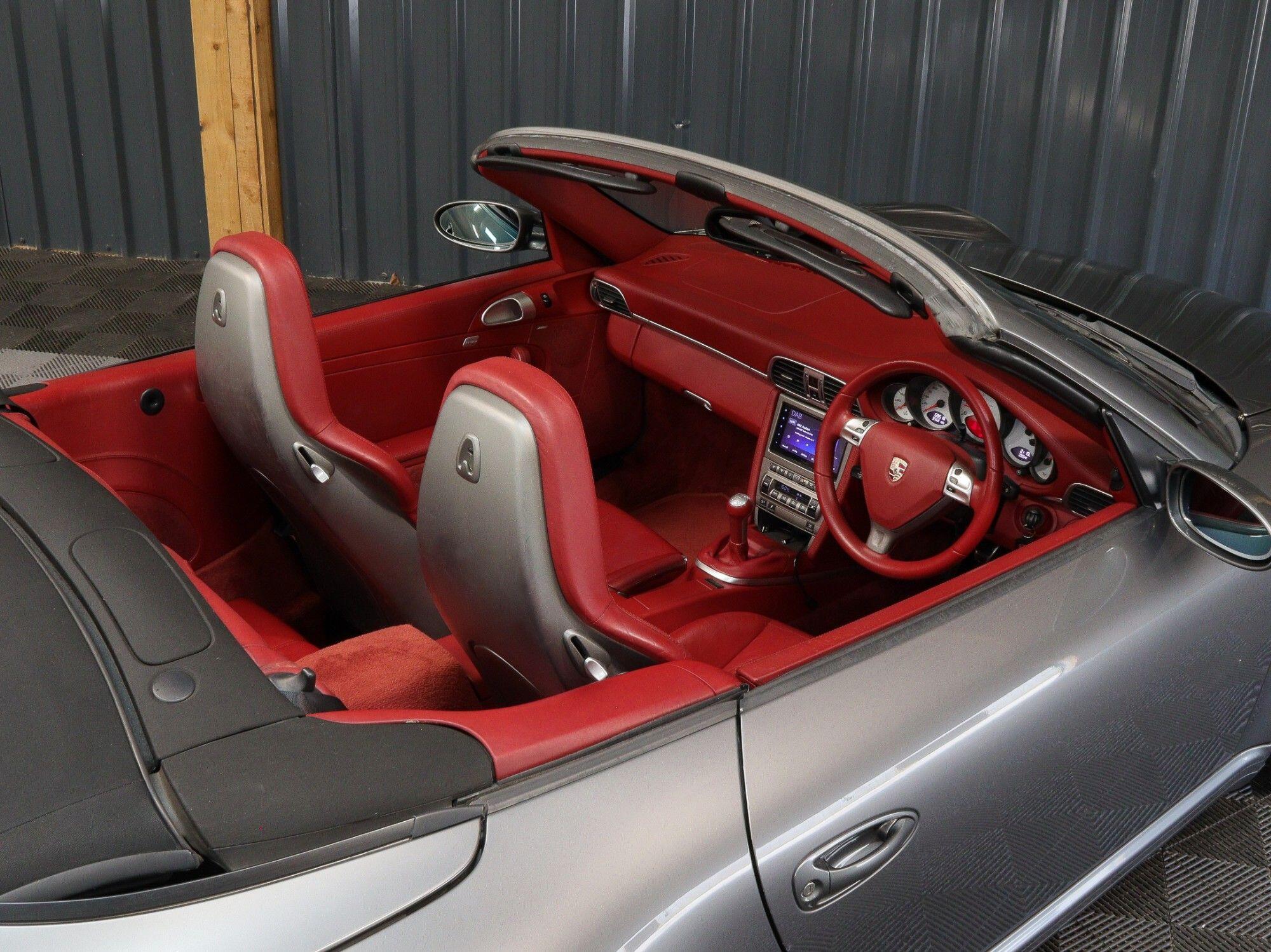 Porsche 911 view 9
