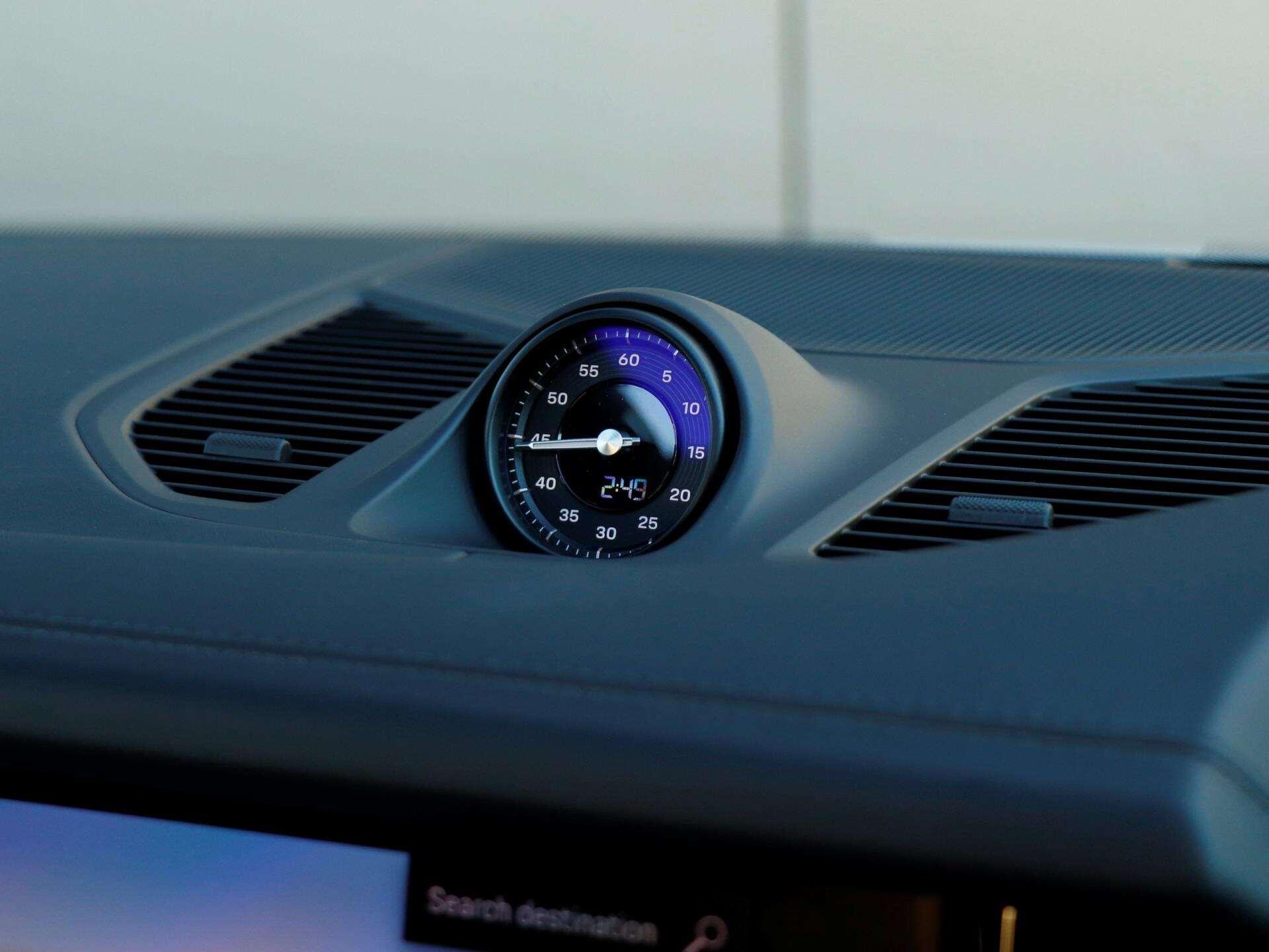 Porsche Cayenne view 14