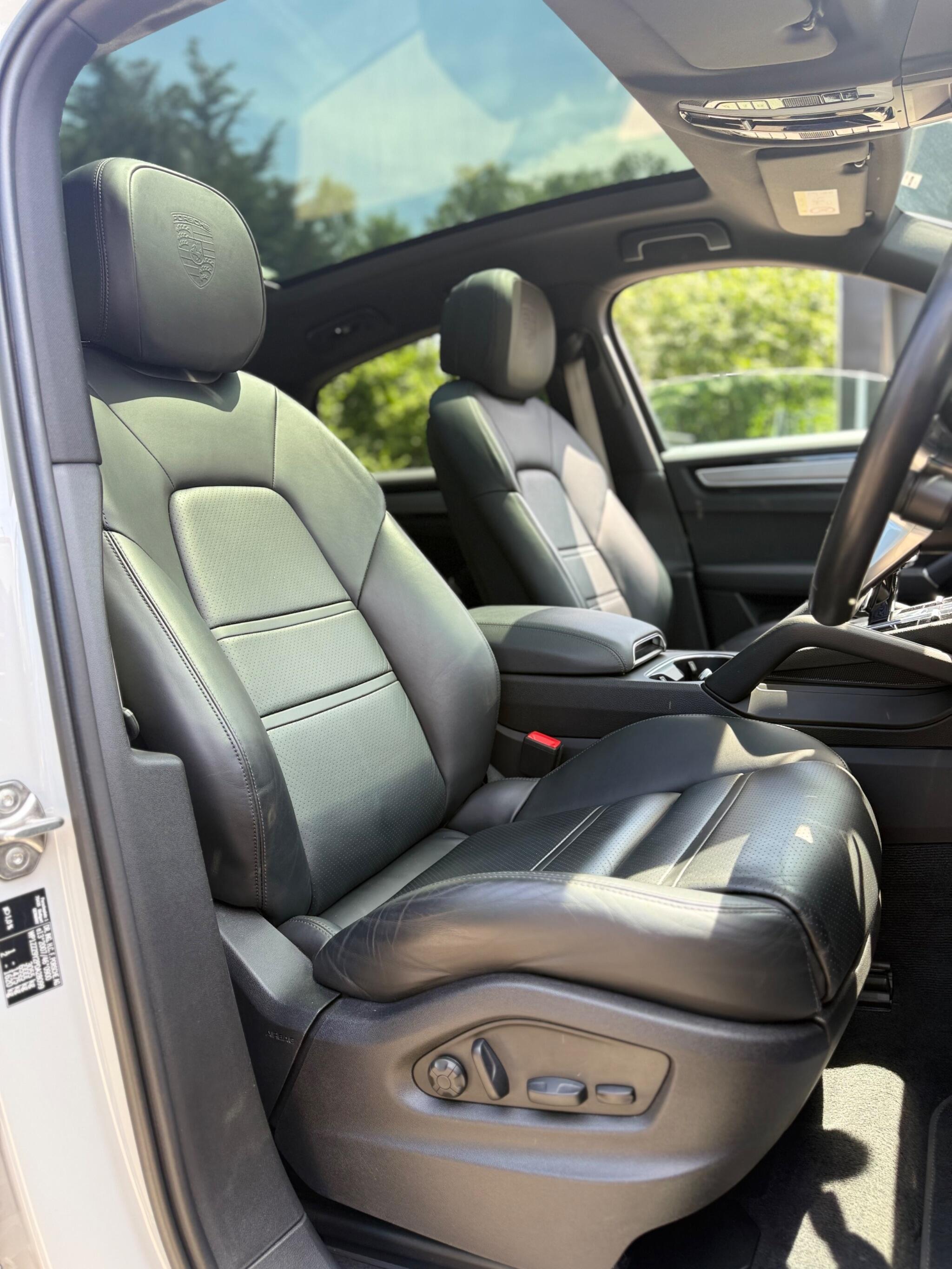Porsche Cayenne view 24