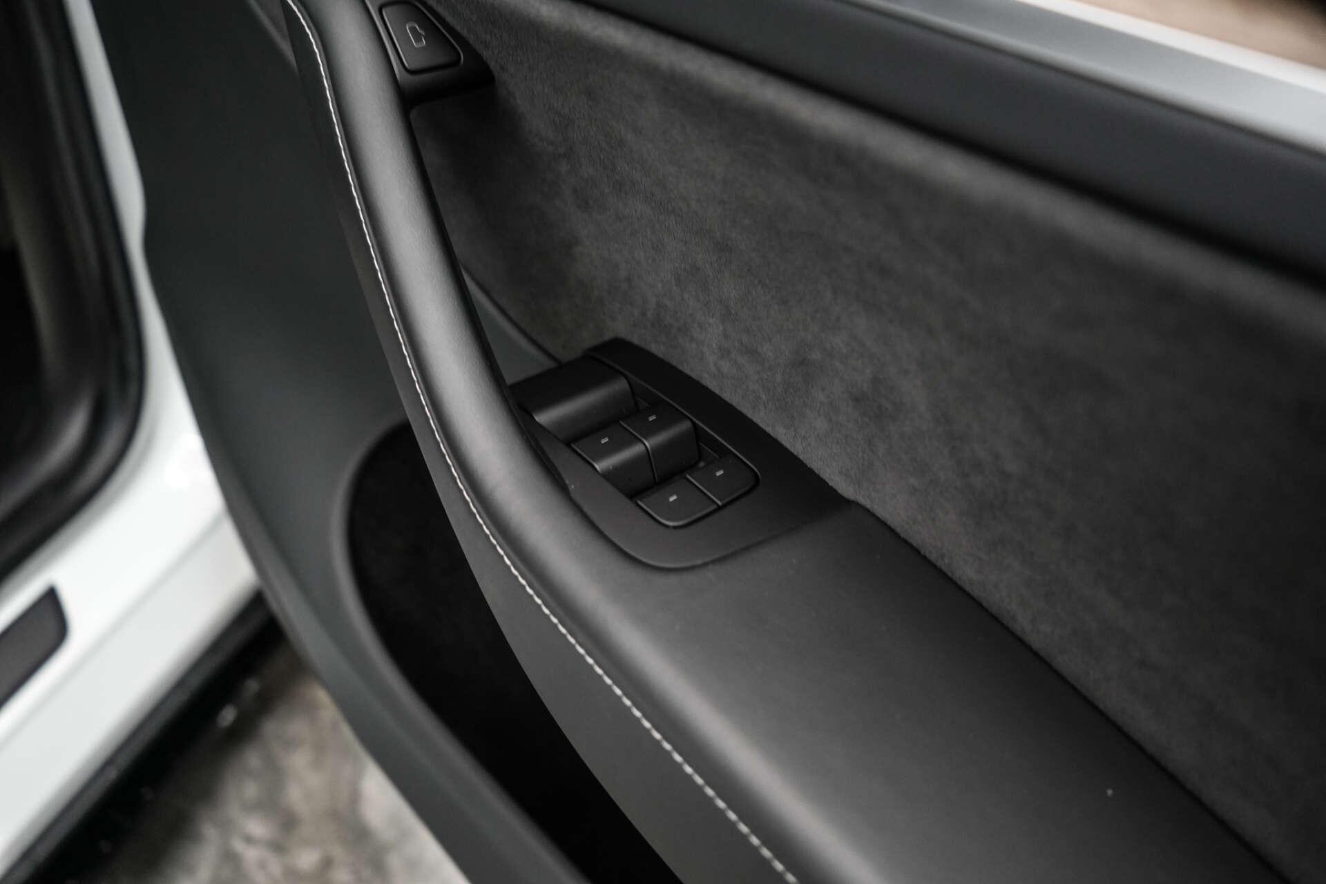 Tesla Model Y view 19