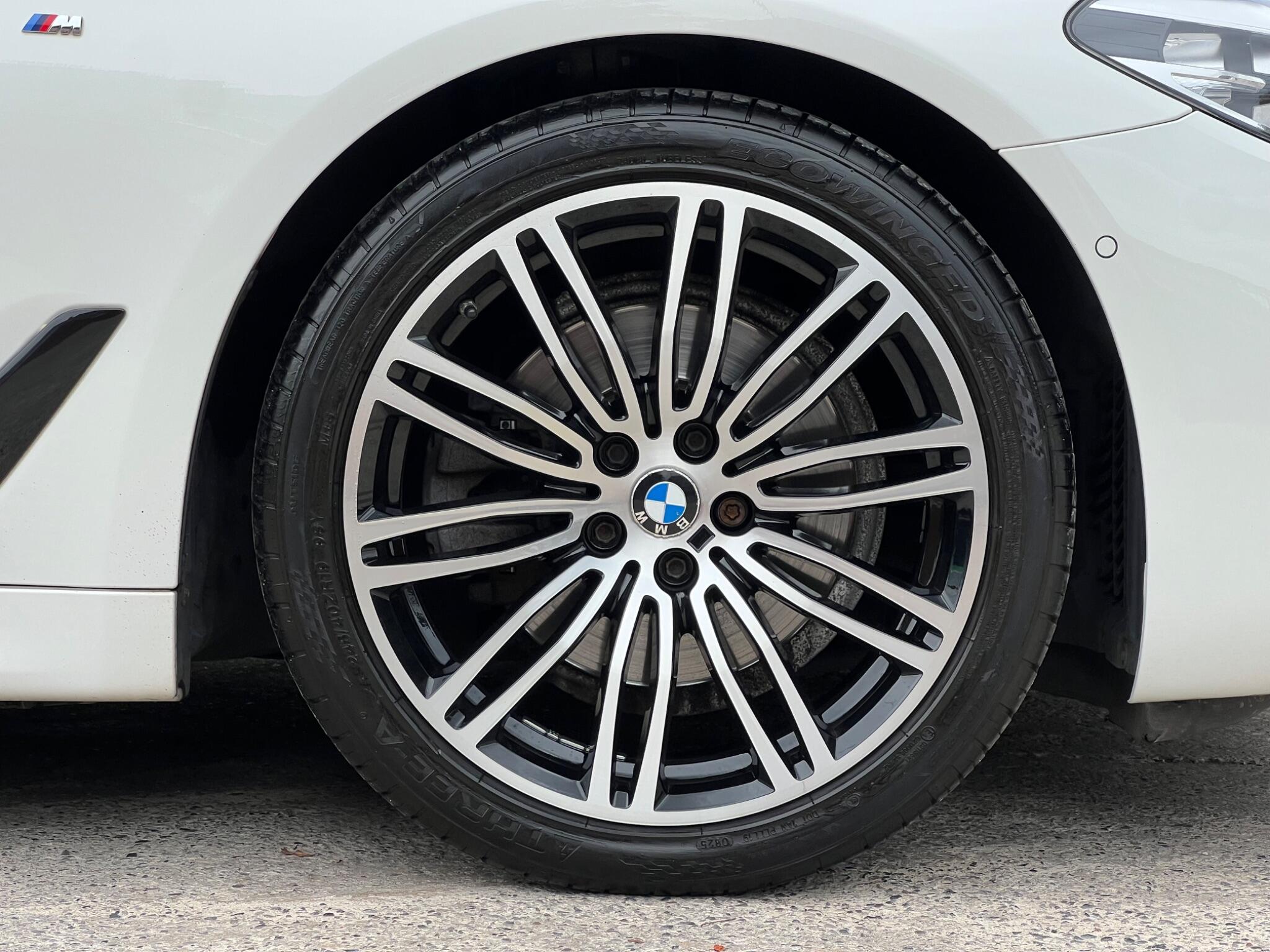 BMW 5 Series view 9