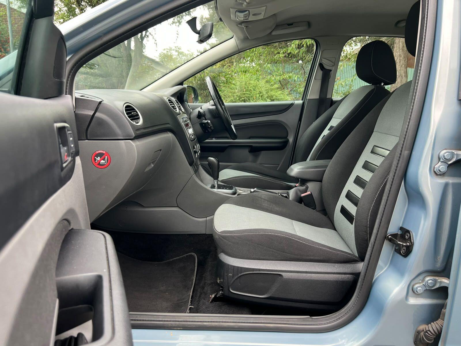 Ford Focus view 18
