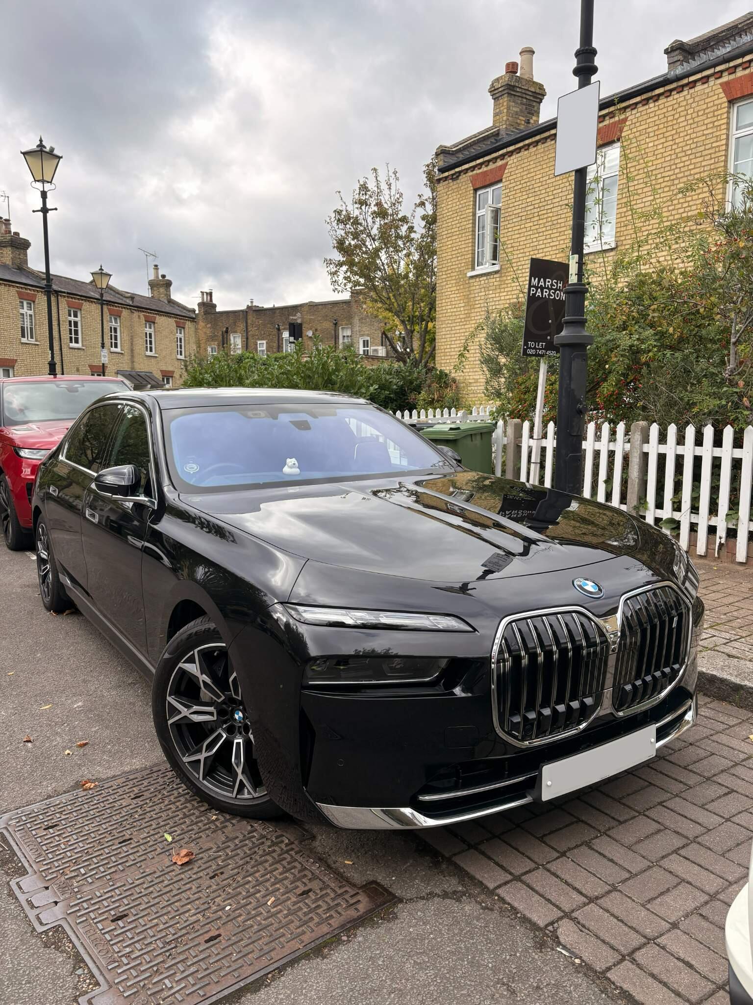 BMW i7