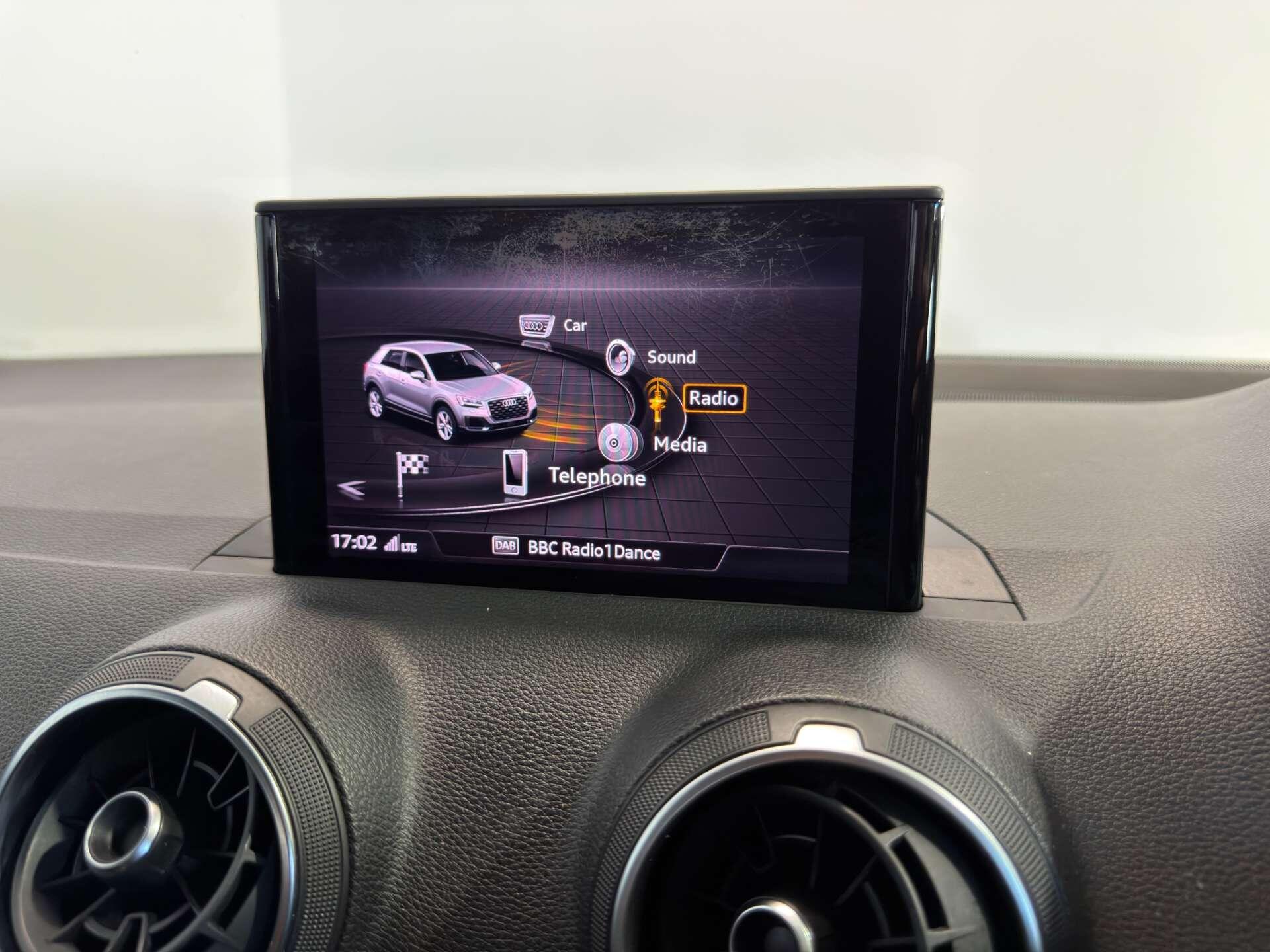 Audi Q2 view 42