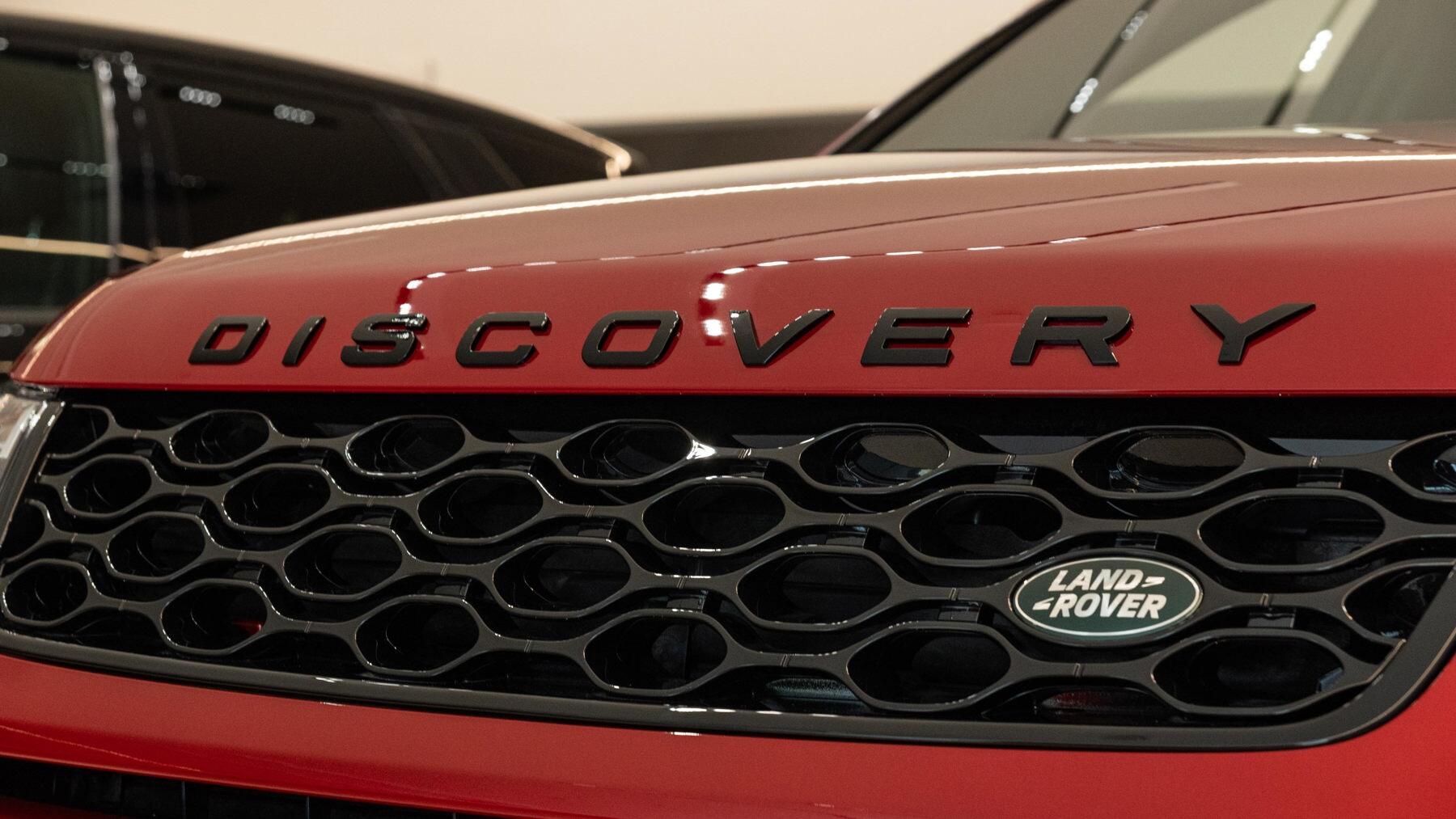 Land Rover Discovery Sport view 50