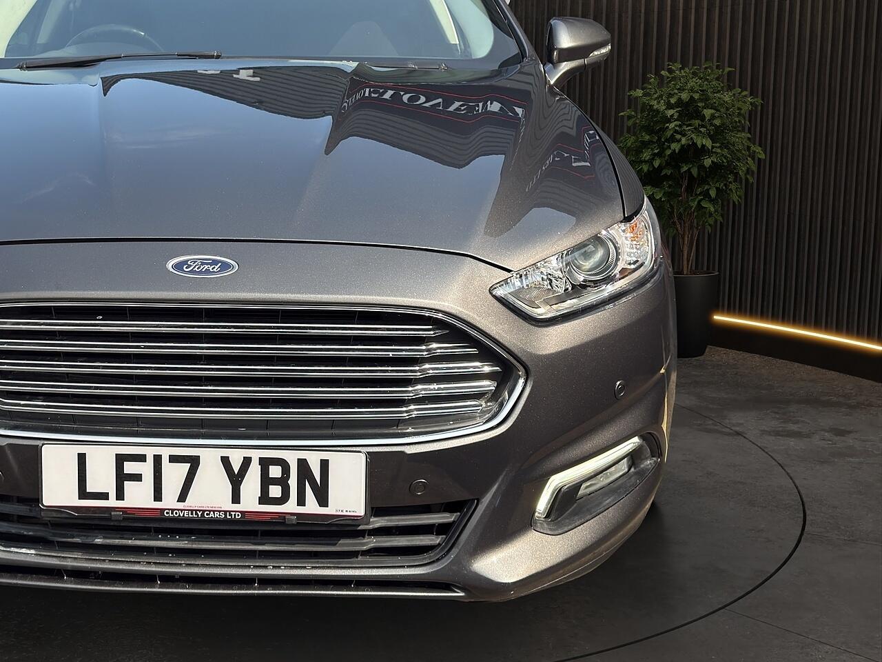 Ford Mondeo view 19