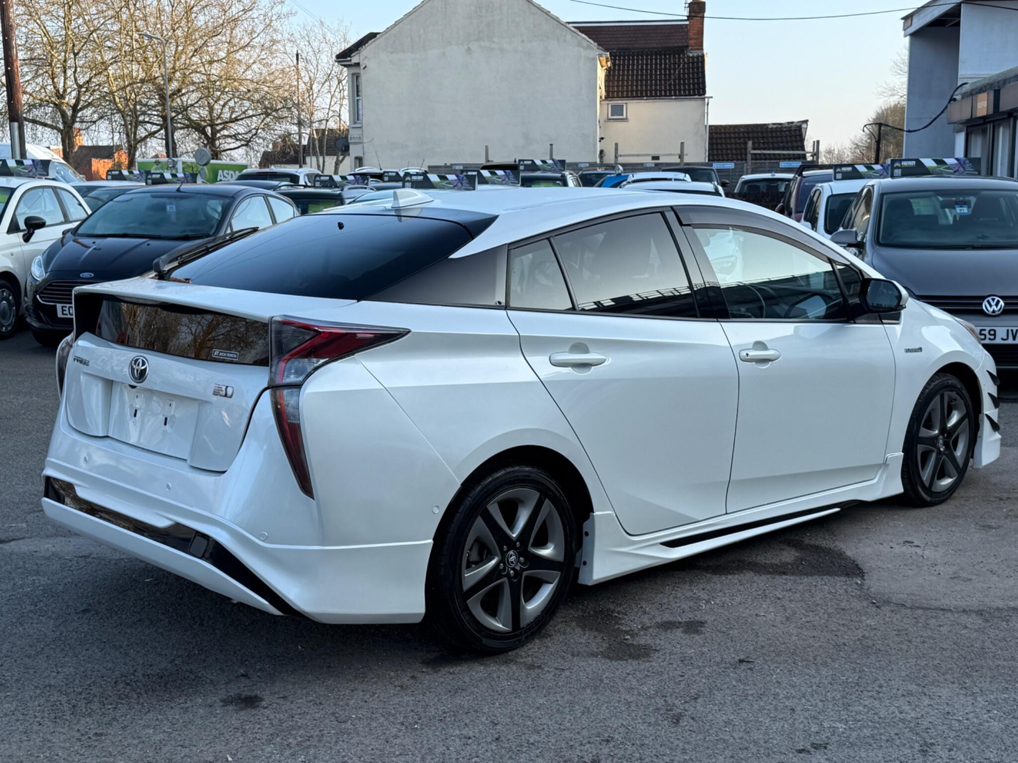 Toyota Prius - Image 18