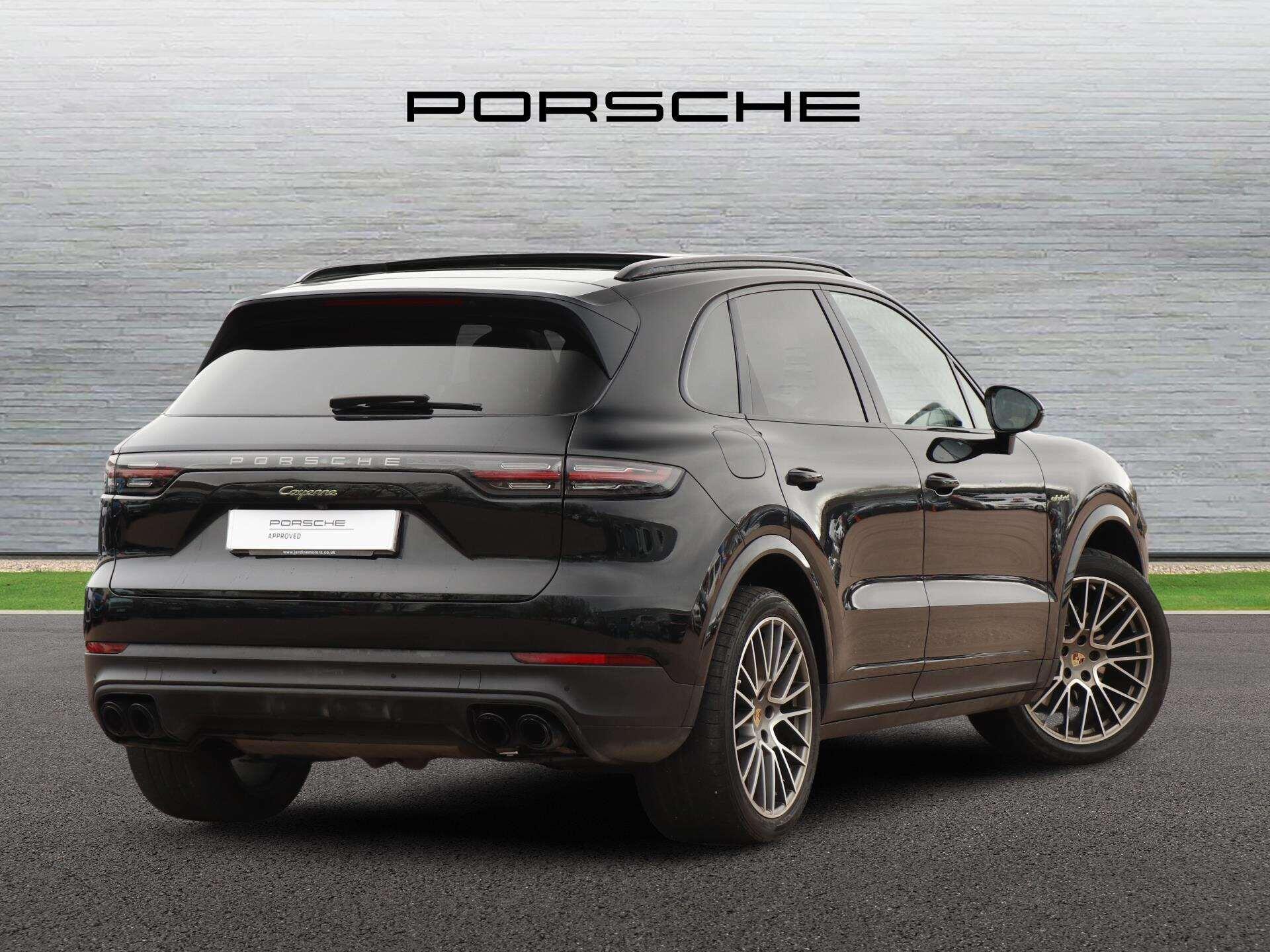 Porsche Cayenne view 3