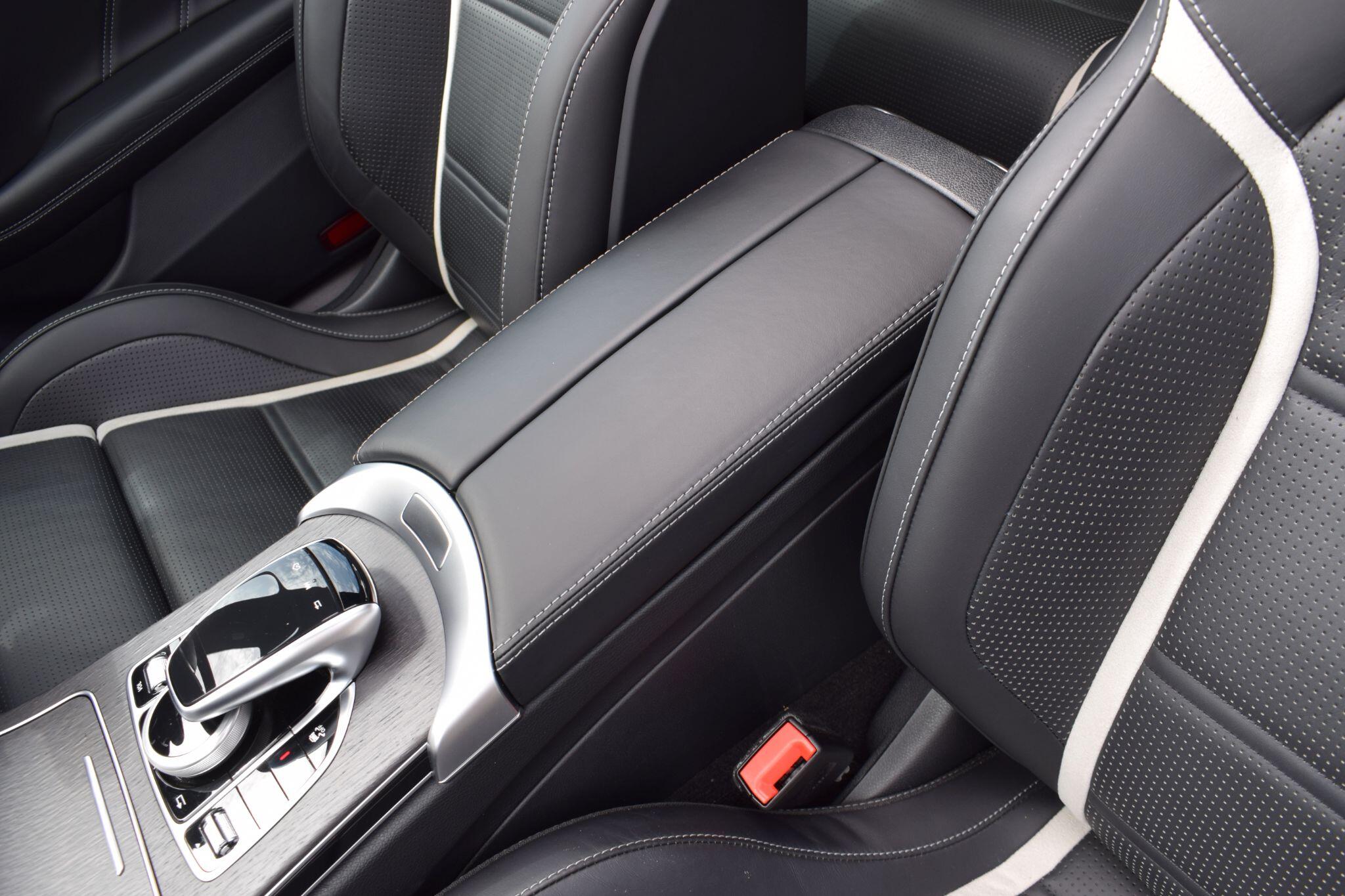 Mercedes-Benz C-Class view 32