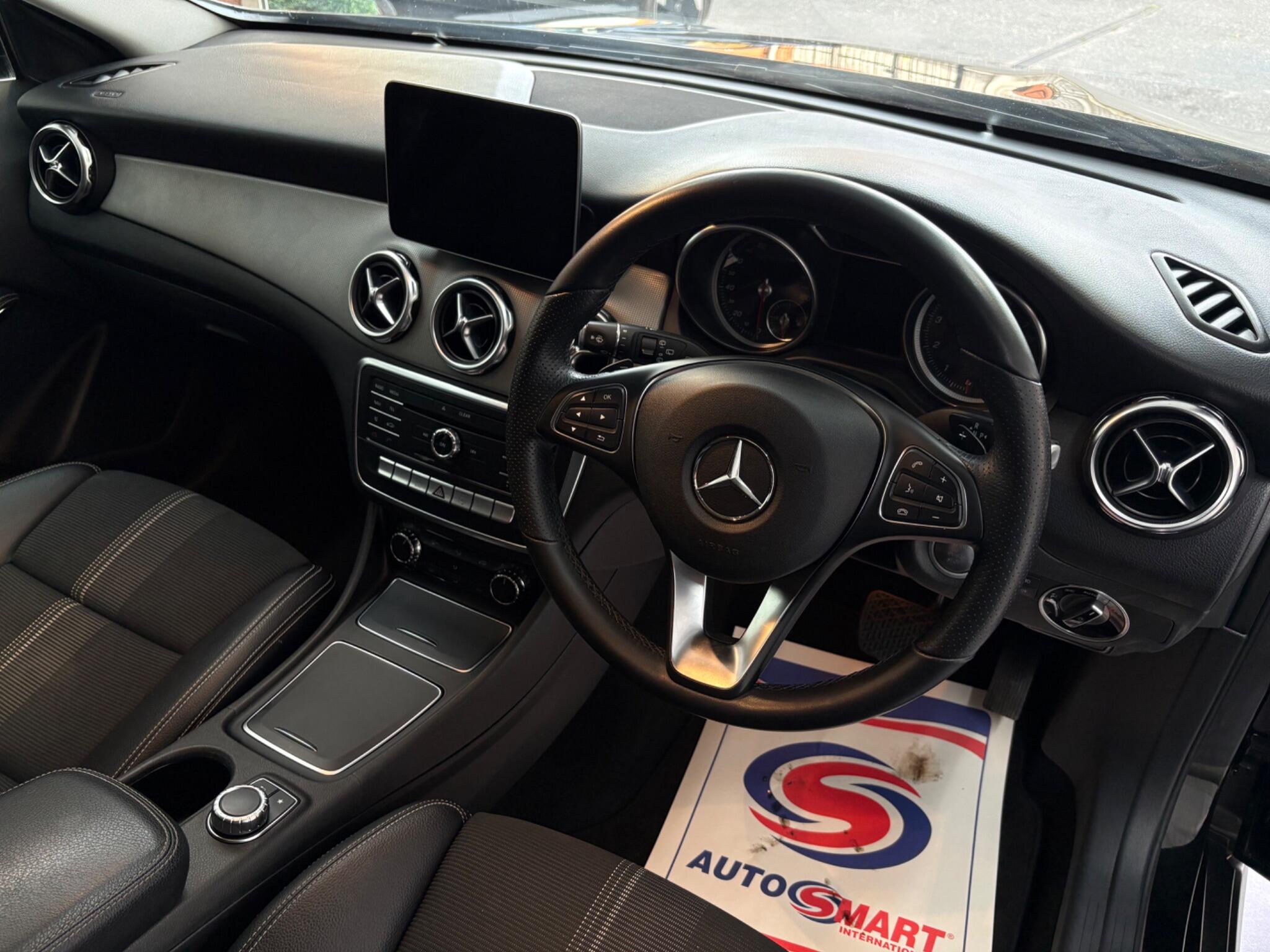 Mercedes-Benz Gla view 9