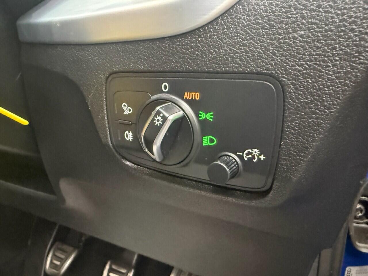 Audi Q2 view 10