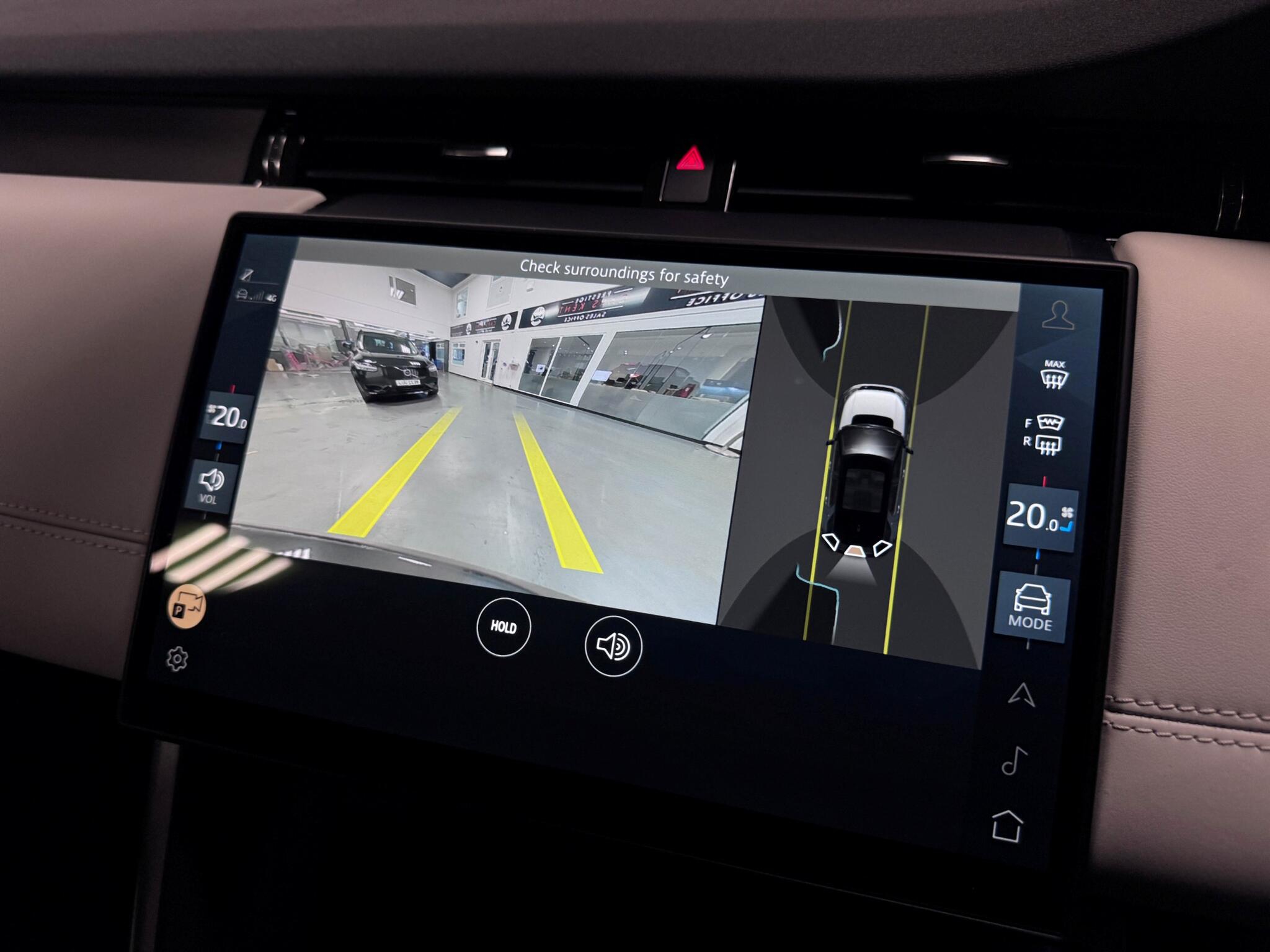 Land Rover Discovery Sport view 11