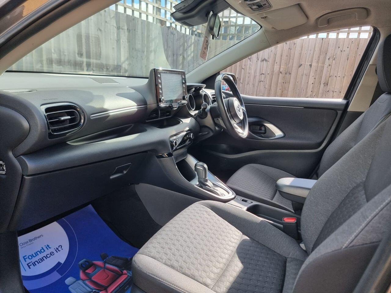 Toyota Yaris view 16