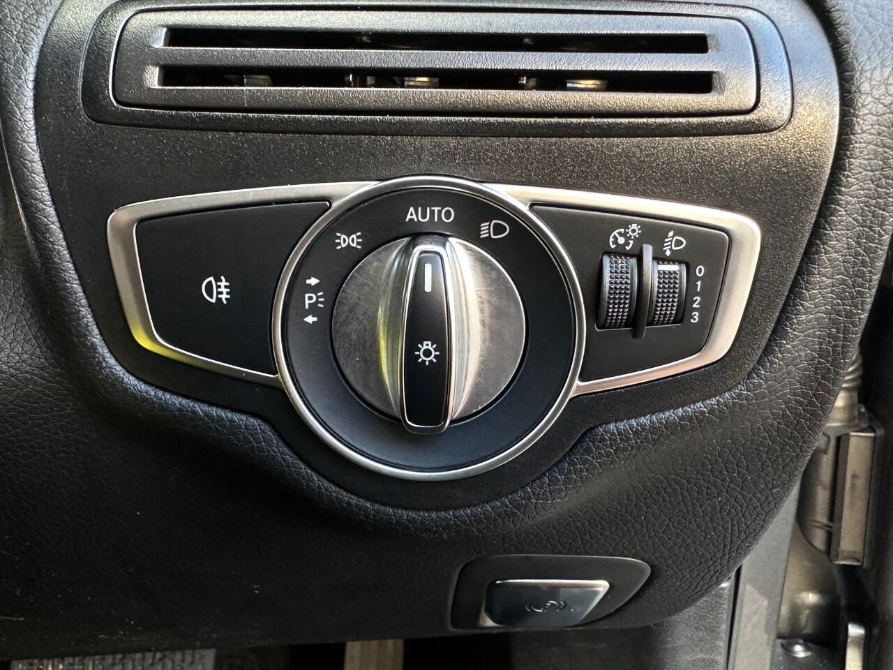 Mercedes-Benz C Class view 17