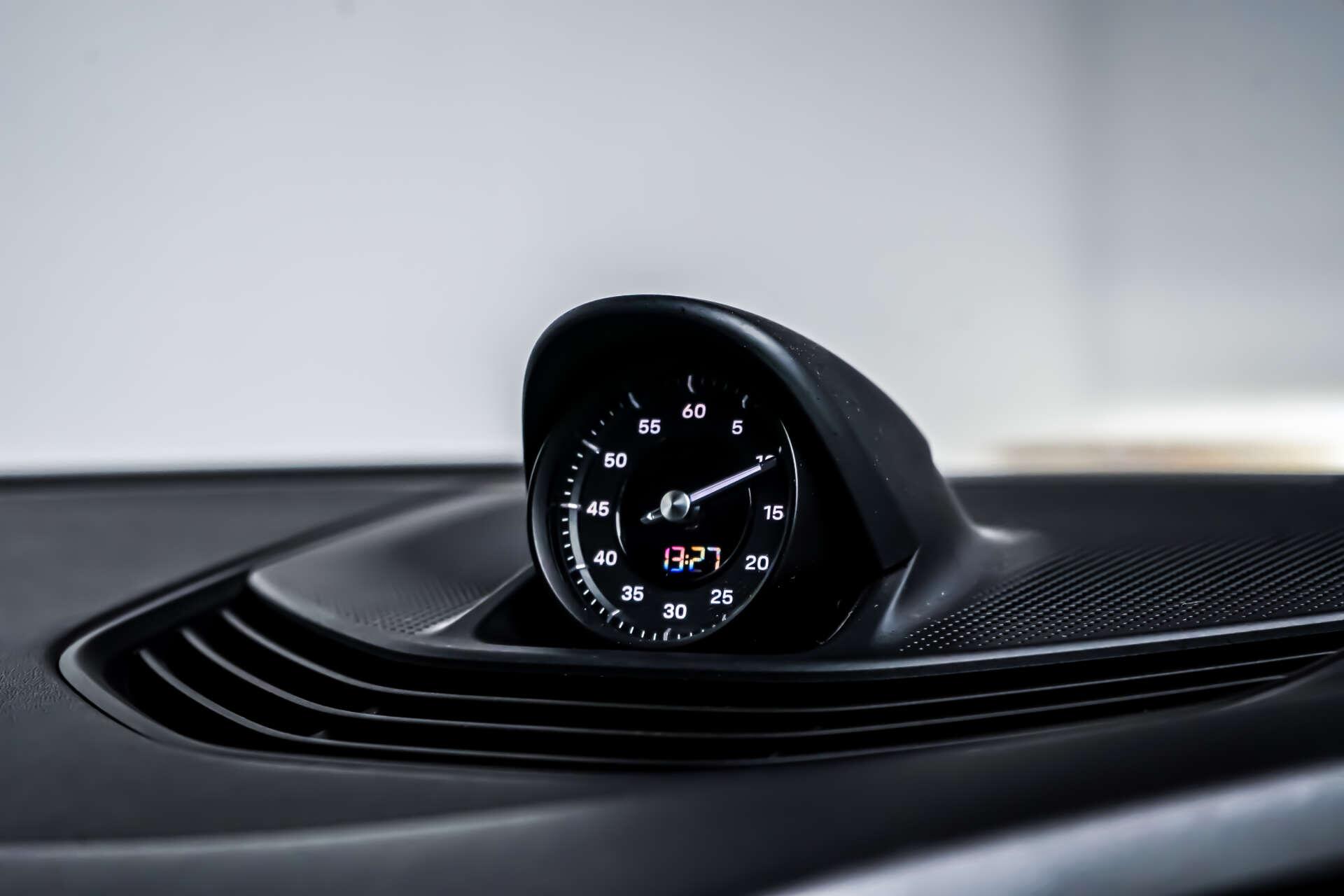 Porsche Taycan view 17