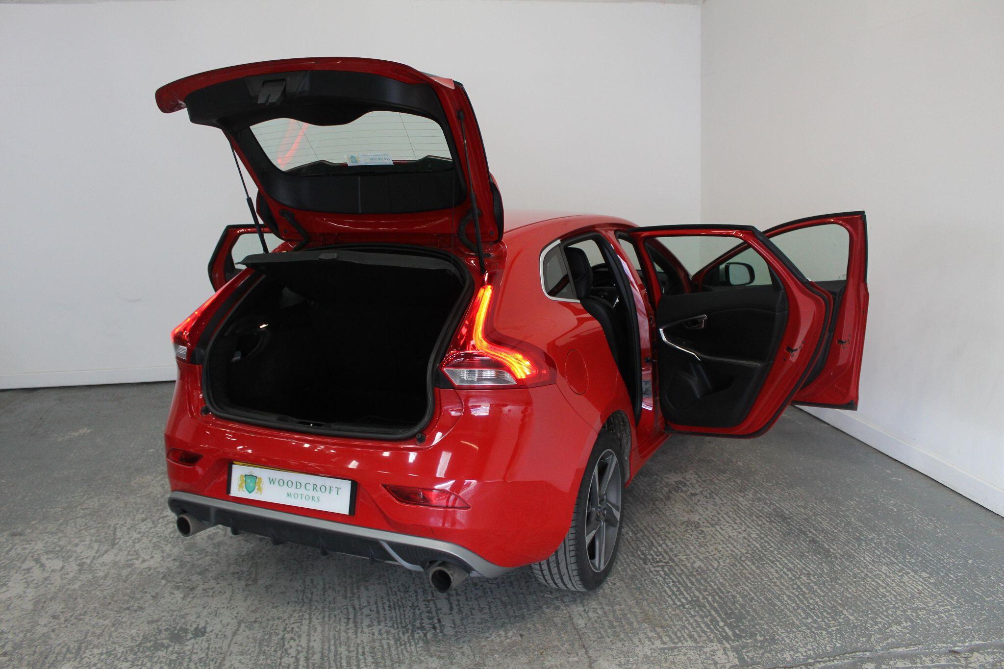 Volvo V40 view 19